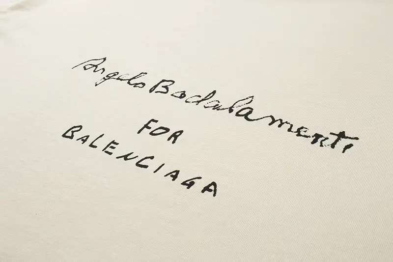 [New] Top tested version - BALENCIAGA - Balenciaga 2024 limited edition musical note short-sleeved T-shirt. angelo badalamenti music special. Original development of custom-woven fabric technology, washed water treatment, high gram weight 300 grams of fabric, full texture, clean cloth surface, soft and comfortable. Solona thread fixed dyeing without color difference, front and rear note printing, standard printing fraying process, highlighting the craftsmanship of short sleeves, precision mesh production screen, imported environmentally friendly slurry scraping, letters are clearly restored Letter spacing, size is consistent with the original version, Os dropped shoulders, loose version, spring and summer latest brick cabinet synchronization, same style for men and women, color: apricot, size: XS to L, P: 260