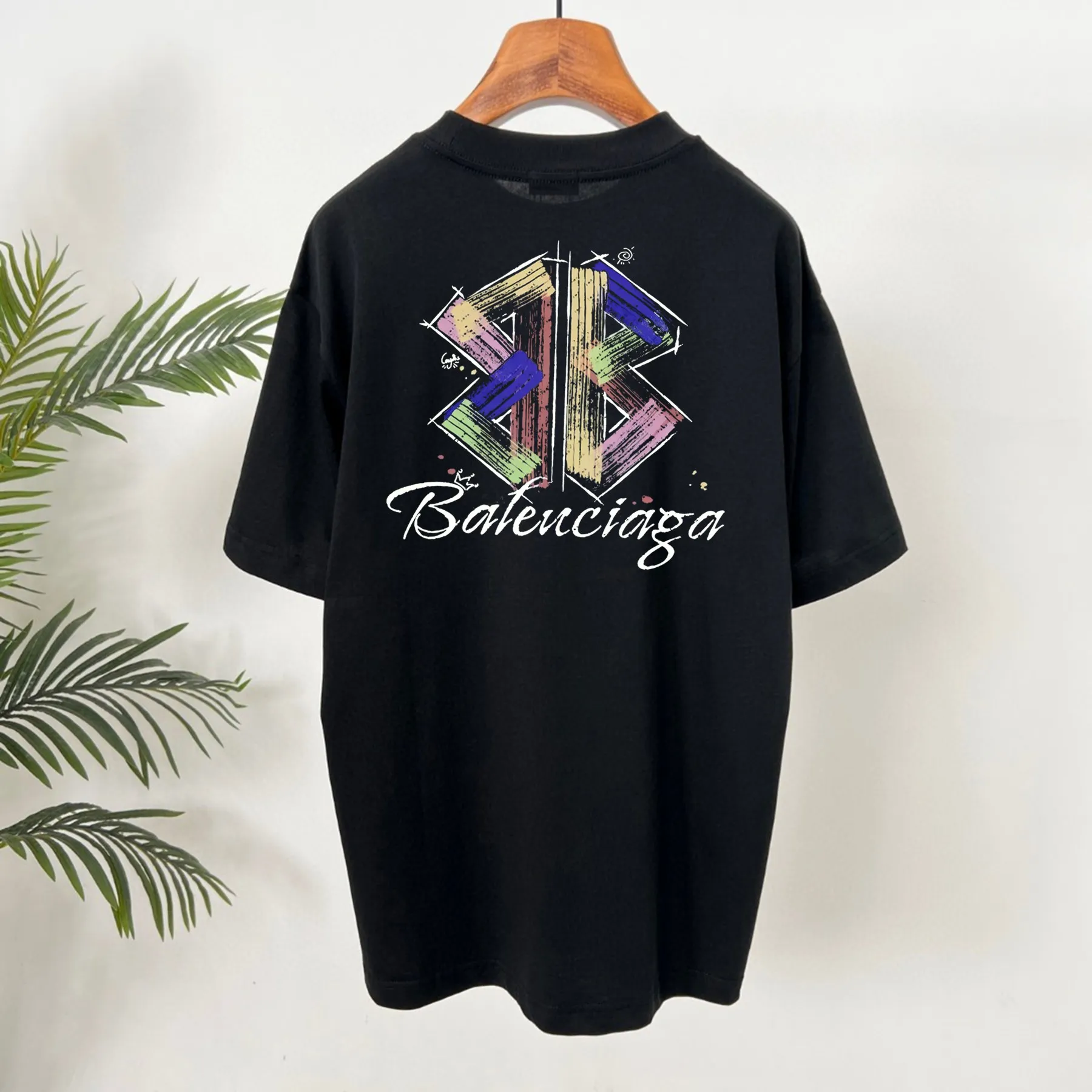🅿️190 Balenciaga 🌟New summer style🎽 Made of 250g Salona cotton fabric, super soft and skin-friendly! High-grade hand-painted printing with logo, design embellishment, neat and detailed wiring inside, making the upper body fashionable! High-end and versatile model, the quality is visible! Size: S-XXL Color: black, white