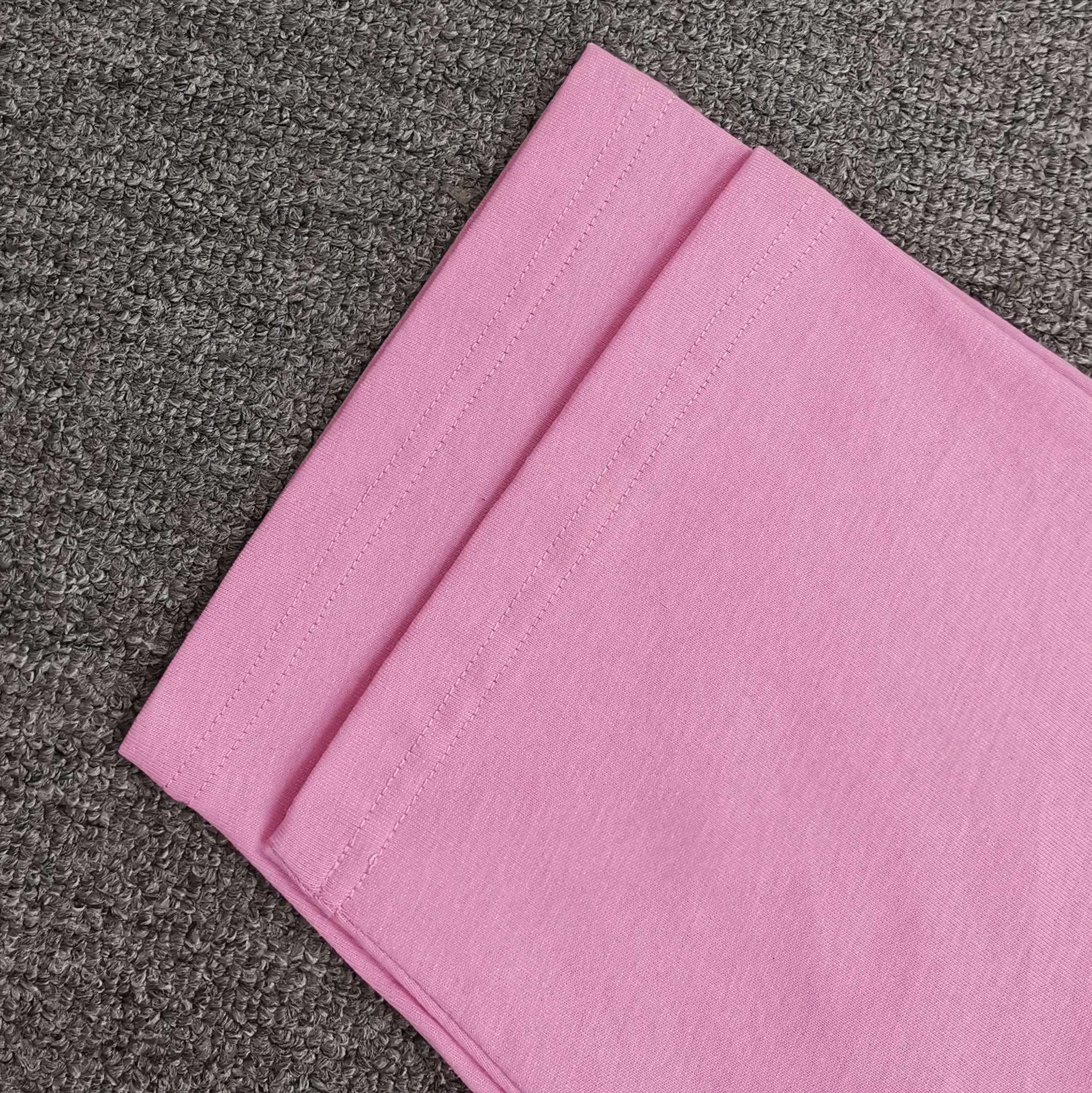 [Gift for Valentine's Day] It can be paired with a gift box. Balenciaga BALENCIAGA sandy pink PARIS is the same trendy brand for male and female couples, pure cotton, loose and breathable short-sleeves. You said that after seeing this color, which girl is not attracted by it? I really love this Sha Pei powder. It took half a month to adjust the color of the fabric in a vat, just to ensure that there is no color difference at all, and to ensure that it is consistent with the counter, and there is no color difference in comparison. When a girl puts it on, the pink color is as tender as a budding cherry blossom, showing youthful vitality. The fabric is made of 26S 280g fabric, and the printing uses Kornit digital single-color direct printing, which is neat and toothless. Color: Sharpei Pink Size: XS-L P:260