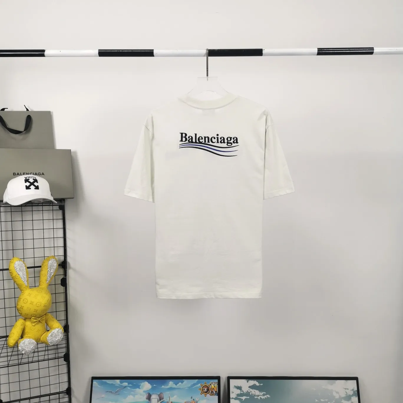 [New arrival] The top tested version of Balenciaga BALENCIAGA Cola Malone embroidery printed male and female couple star same style short-sleeved T-shirt in three colors, guaranteed to be the same as the original fabric, no color difference! Customized dyeing in a package! INS, Xiaohongshu’s popular style, classics that never fade away! The king of orders in Spain, the fried chicken is highly recommended! 32S 280g pure cotton double yarn fabric, comfortable and wide! Full of drape! The printing uses Tajima embroidery machine imported from Japan, which is known as the fighter among embroidery machines. The embroidery is meticulous, with no threads or skipped threads, the printing and embroidery are full and fine, and the letter spacing is consistent with ZP! Wearing it gives you full confidence and peace of mind! The labels and washes are all correct! On behalf of G at the same level! Consistent packaging at the counter!  Size: XS-L Color: Beige, taro purple, active gray, light hemp gray P:260