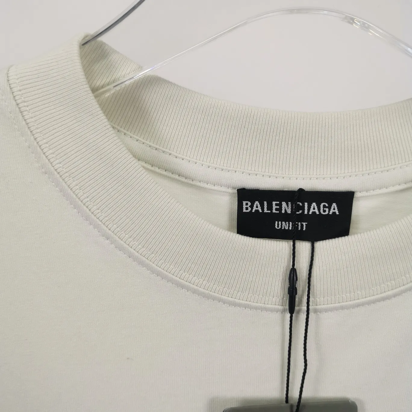 [New arrival] The top tested version of Balenciaga BALENCIAGA Cola Malone embroidery printed male and female couple star same style short-sleeved T-shirt in three colors, guaranteed to be the same as the original fabric, no color difference! Customized dyeing in a package! INS, Xiaohongshu’s popular style, classics that never fade away! The king of orders in Spain, the fried chicken is highly recommended! 32S 280g pure cotton double yarn fabric, comfortable and wide! Full of drape! The printing uses Tajima embroidery machine imported from Japan, which is known as the fighter among embroidery machines. The embroidery is meticulous, with no threads or skipped threads, the printing and embroidery are full and fine, and the letter spacing is consistent with ZP! Wearing it gives you full confidence and peace of mind! The labels and washes are all correct! On behalf of G at the same level! Consistent packaging at the counter!  Size: XS-L Color: Beige, taro purple, active gray, light hemp gray P:260