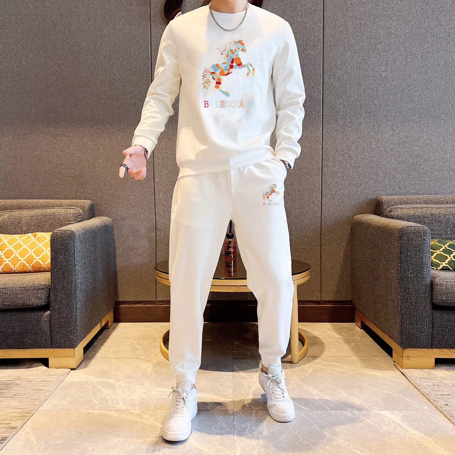 🅿️380 [BALENCIAGA] (Gospel for Fatty) hot-selling suit is coming. Focus on the original version of the official website. 2025 new hot-selling sweatshirt suit. The original order is the best. 🇭🇰The meticulous work of top designers. It has a fitting and perfect upper body effect. 100% natural high-quality Roman cotton, close-fitting comfort, noble and elegant! Original hardware embodies elegance and nobility! Counter size: M-5XL (maximum wear up to 220 pounds)