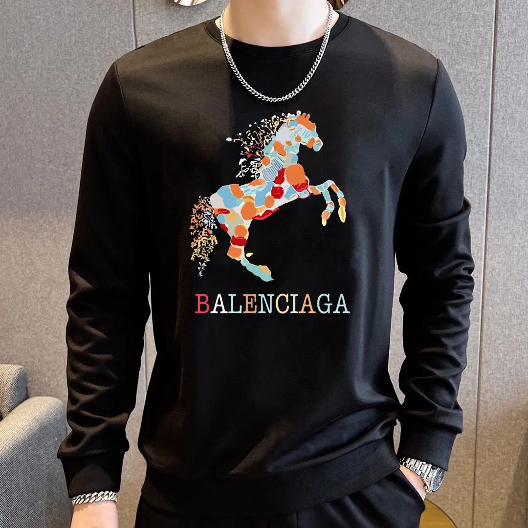 🅿️380 [BALENCIAGA] (Gospel for Fatty) hot-selling suit is coming. Focus on the original version of the official website. 2025 new hot-selling sweatshirt suit. The original order is the best. 🇭🇰The meticulous work of top designers. It has a fitting and perfect upper body effect. 100% natural high-quality Roman cotton, close-fitting comfort, noble and elegant! Original hardware embodies elegance and nobility! Counter size: M-5XL (maximum wear up to 220 pounds)