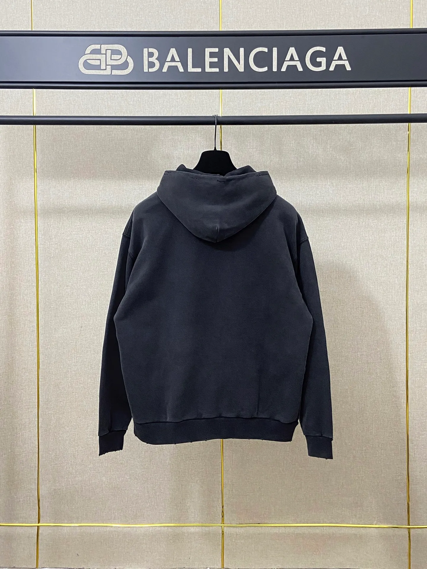 🅿️310 real photos top version [[BALENCIA*GA] official website quality Paris new letter LOGO front patch embroidery hooded sweatshirt OS version loose dropped shoulders Unisex style Fabric: 480g 100% cotton terry David sweater (garment wash) Technology: front patch embroidery garment wash distressed worn shaping solid color Color: washed black Size: XS S M L