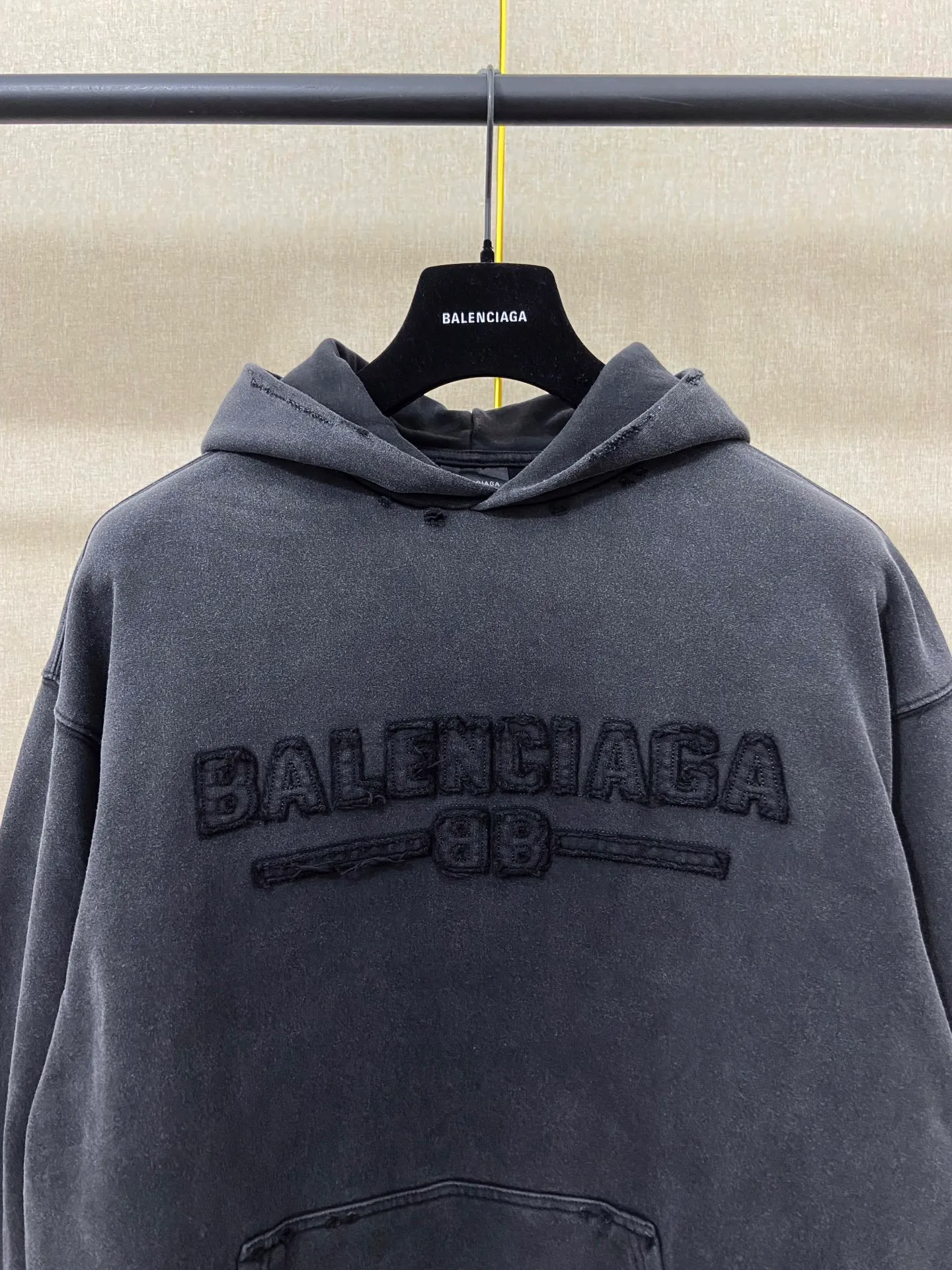 🅿️310 real photos top version [[BALENCIA*GA] official website quality Paris new letter LOGO front patch embroidery hooded sweatshirt OS version loose dropped shoulders Unisex style Fabric: 480g 100% cotton terry David sweater (garment wash) Technology: front patch embroidery garment wash distressed worn shaping solid color Color: washed black Size: XS S M L