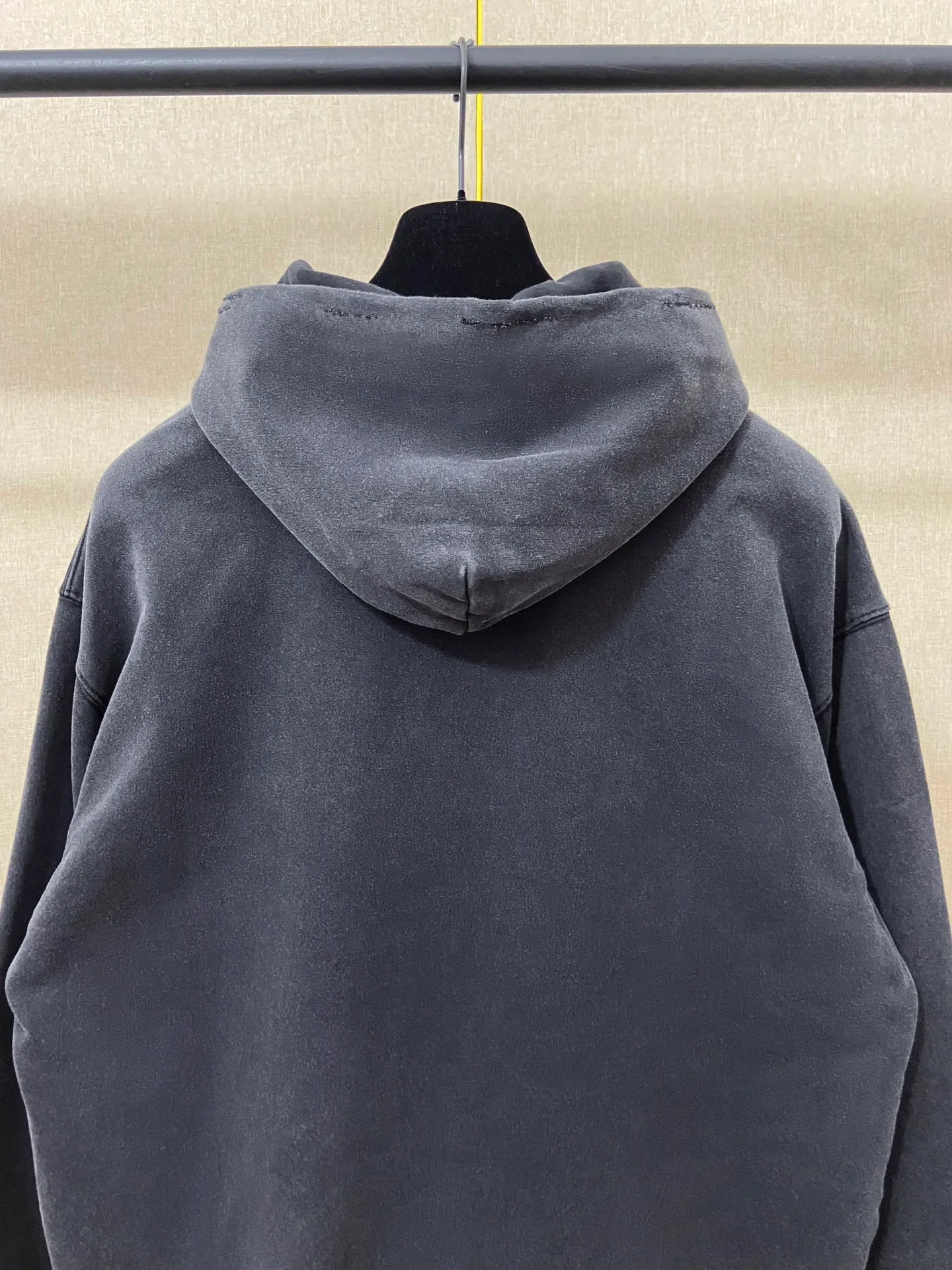 🅿️310 real photos top version [[BALENCIA*GA] official website quality Paris new letter LOGO front patch embroidery hooded sweatshirt OS version loose dropped shoulders Unisex style Fabric: 480g 100% cotton terry David sweater (garment wash) Technology: front patch embroidery garment wash distressed worn shaping solid color Color: washed black Size: XS S M L