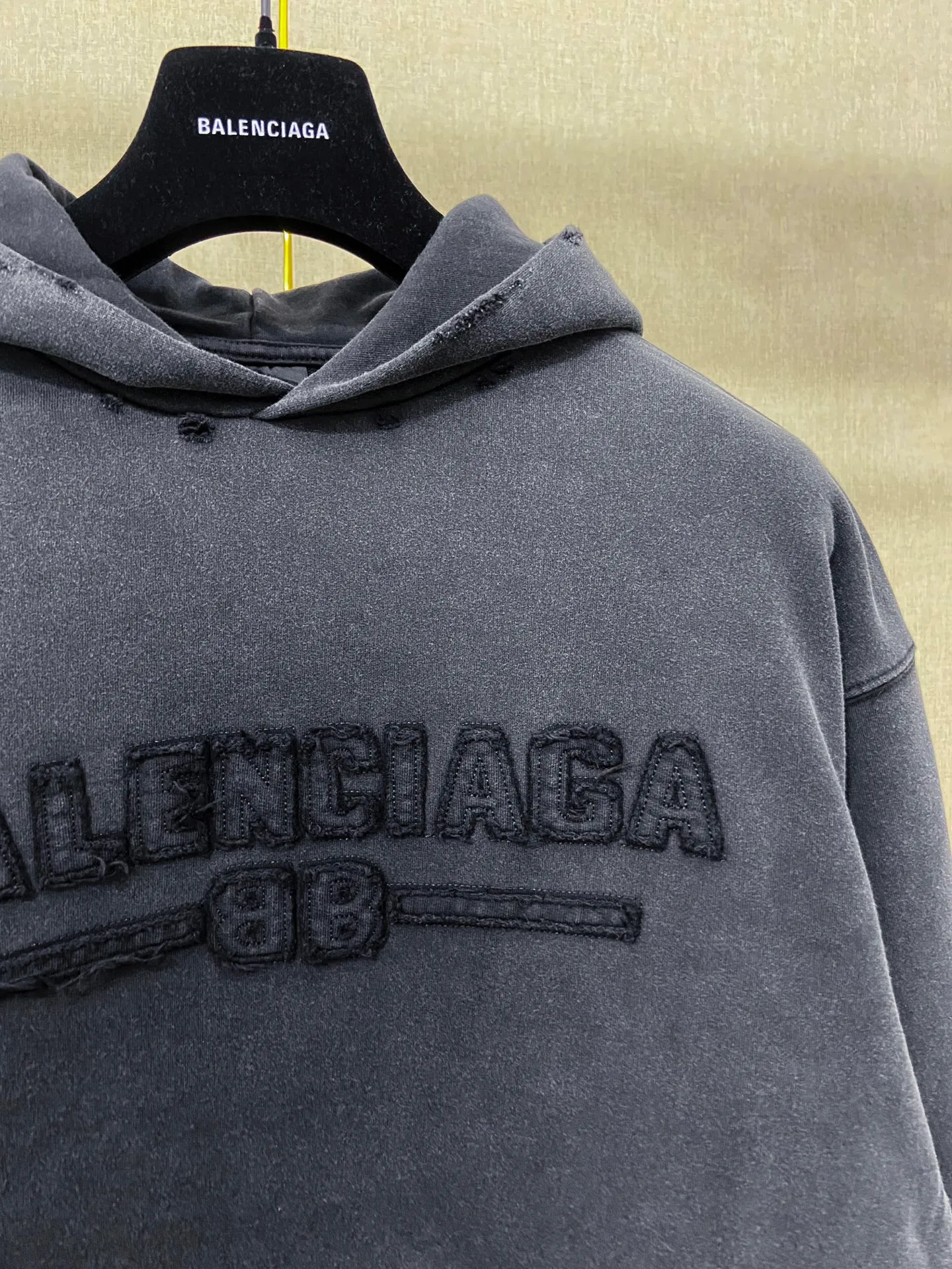 🅿️310 real photos top version [[BALENCIA*GA] official website quality Paris new letter LOGO front patch embroidery hooded sweatshirt OS version loose dropped shoulders Unisex style Fabric: 480g 100% cotton terry David sweater (garment wash) Technology: front patch embroidery garment wash distressed worn shaping solid color Color: washed black Size: XS S M L