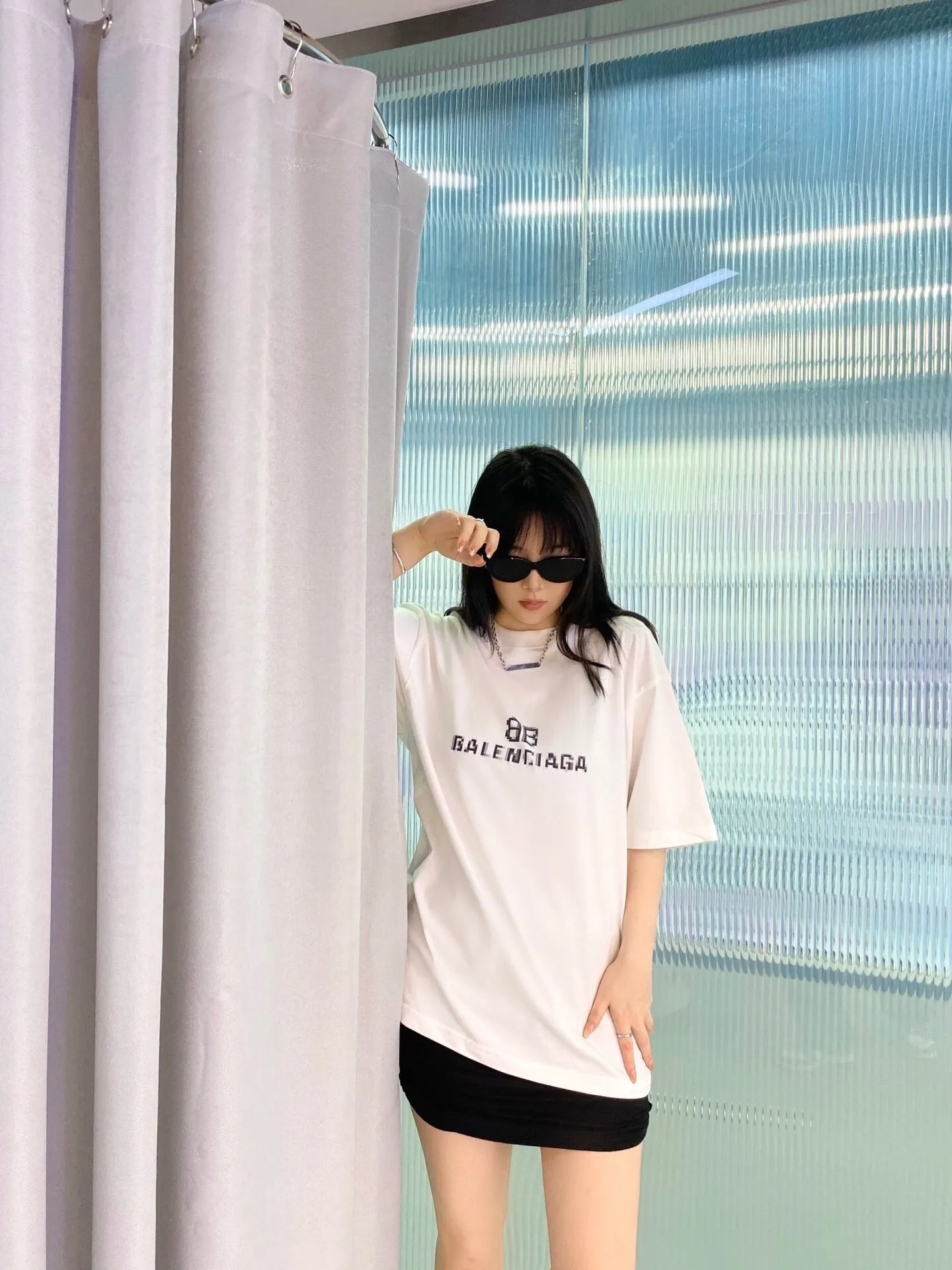 ♻️💯Upper body reference model picture❤️Top tested version Balenciaga BALENCIAGA 22S early spring new fashion hole phantom mosaic blurred letters loose male and female couple pure cotton short-sleeved T-shirt The fabric is made of 32s 260g combed pure cotton fabric with extremely high density. The chest is printed with digital direct printing, which creates a blurry mathematical pattern with a dizzy effect. It restores the hazy gradient phantom printing of the English "Balenciaga" on the chest without any difference. The intercalated gray is a yarn-dyed fabric, and the yarn is dyed first and then woven. Feel free to compare.  Color: Black White Size: XS-L P: 250