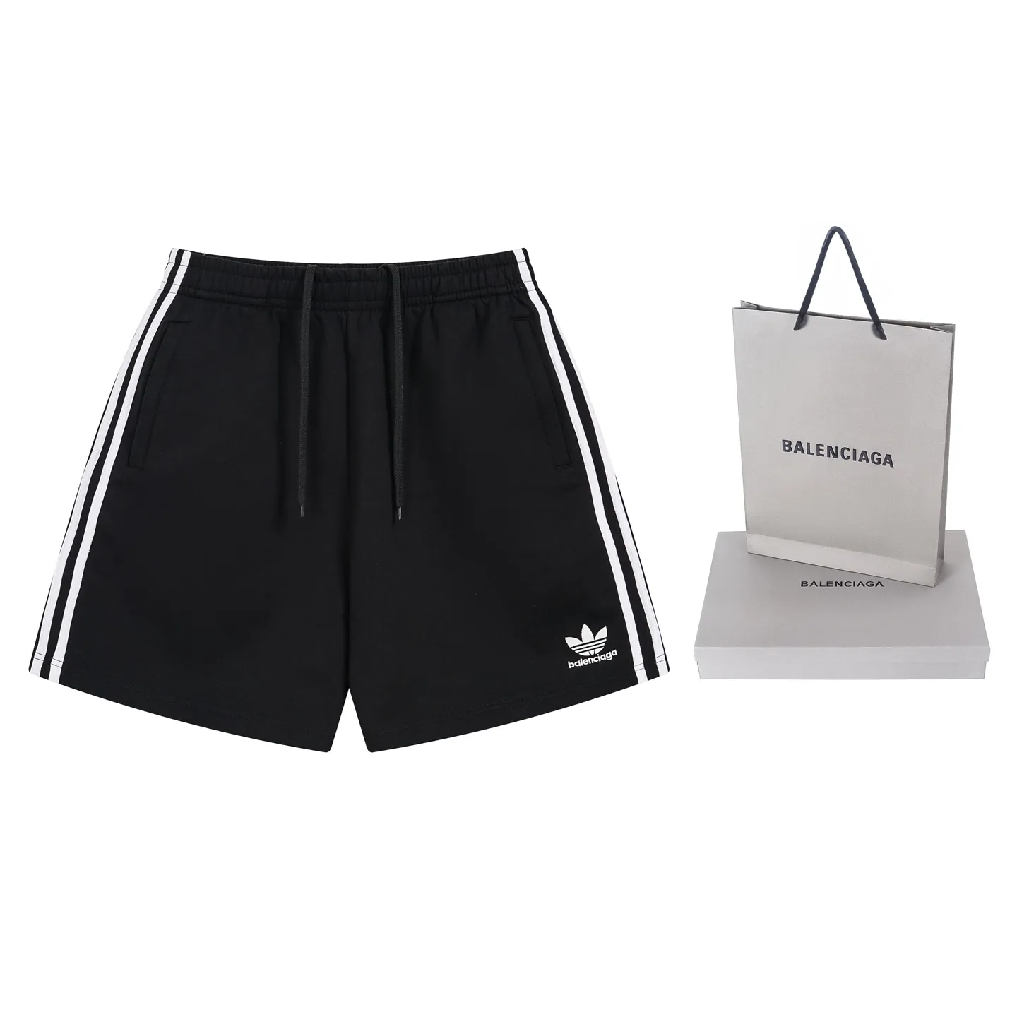 🅿️240 real shots [Top version. Official website quality] BALENCI*GA/Paris. 2025 new model. Paris co-branded adidas clover embroidered side seams. Invisible zipper shorts at the pocket. Brick cabinet synchronization. Genuine product developed at the first time, please print and compare! The fabric is made of Paris ZP custom-woven and dyed 100% cotton terry sweatshirt. The weight is 460 grams. The cloth surface is clean. The cloth pattern is clear and the hand feels soft and comfortable. The embroidery uses an imported Tajima embroidery machine. The letters are clear and the effect is three-dimensional. The version adopts a loose version. Same style for men and women. Code: BL257029 Color: black, white Size: XS S M L