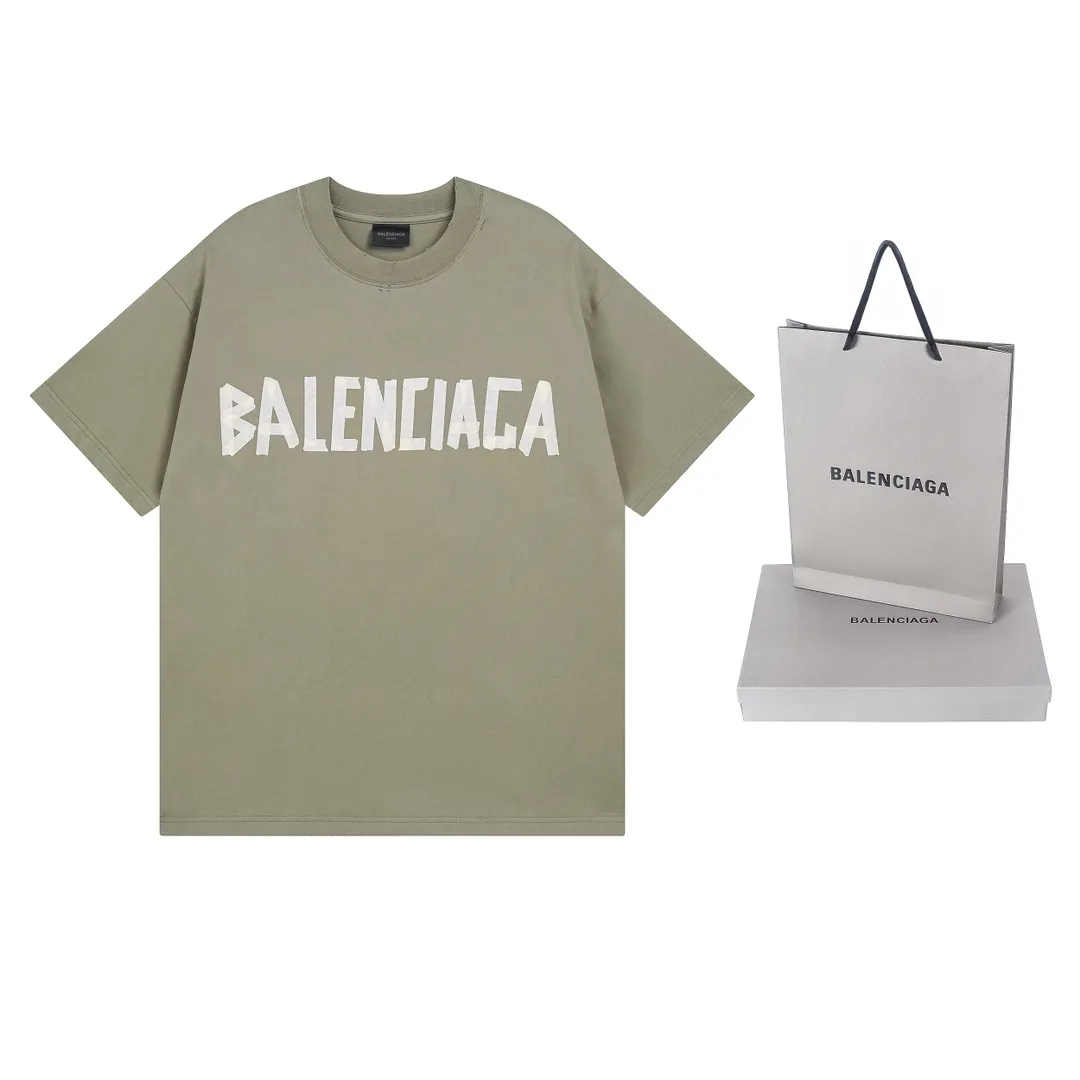 🅿️194 Actual pictures [Top version. Official website quality] BALENCI*GA/Paris. 25ss latest classic tape printing style. Ready-made clothes washed and worn short-sleeved T-shirt. Brick cabinet synchronization. The fabric is made of Paris ZP custom-woven and dyed 100% cotton double yarn compact cotton. The weight is 260 grams, the cloth surface is clean. The cloth pattern is clear, soft and comfortable, and the thread is dyed with no color difference. The classic pattern is printed using environmentally friendly imported materials. The letters are clear and the effect is three-dimensional. Restored brick cabinet. The garments were washed and aged, and polished by many hands. Produced by ultra-heavy craftsmanship, the market currency is very different, welcome to compare. The version adopts OS loose shoulder design. The same style for men and women. Code: BL253632 Color: Washed black, lime green Size: XS, S, M, L