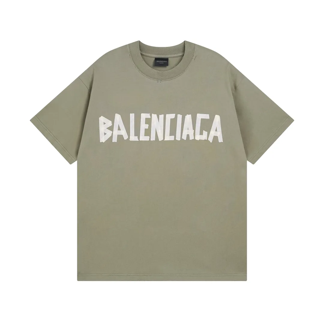 🅿️194 Actual pictures [Top version. Official website quality] BALENCI*GA/Paris. 25ss latest classic tape printing style. Ready-made clothes washed and worn short-sleeved T-shirt. Brick cabinet synchronization. The fabric is made of Paris ZP custom-woven and dyed 100% cotton double yarn compact cotton. The weight is 260 grams, the cloth surface is clean. The cloth pattern is clear, soft and comfortable, and the thread is dyed with no color difference. The classic pattern is printed using environmentally friendly imported materials. The letters are clear and the effect is three-dimensional. Restored brick cabinet. The garments were washed and aged, and polished by many hands. Produced by ultra-heavy craftsmanship, the market currency is very different, welcome to compare. The version adopts OS loose shoulder design. The same style for men and women. Code: BL253632 Color: Washed black, lime green Size: XS, S, M, L