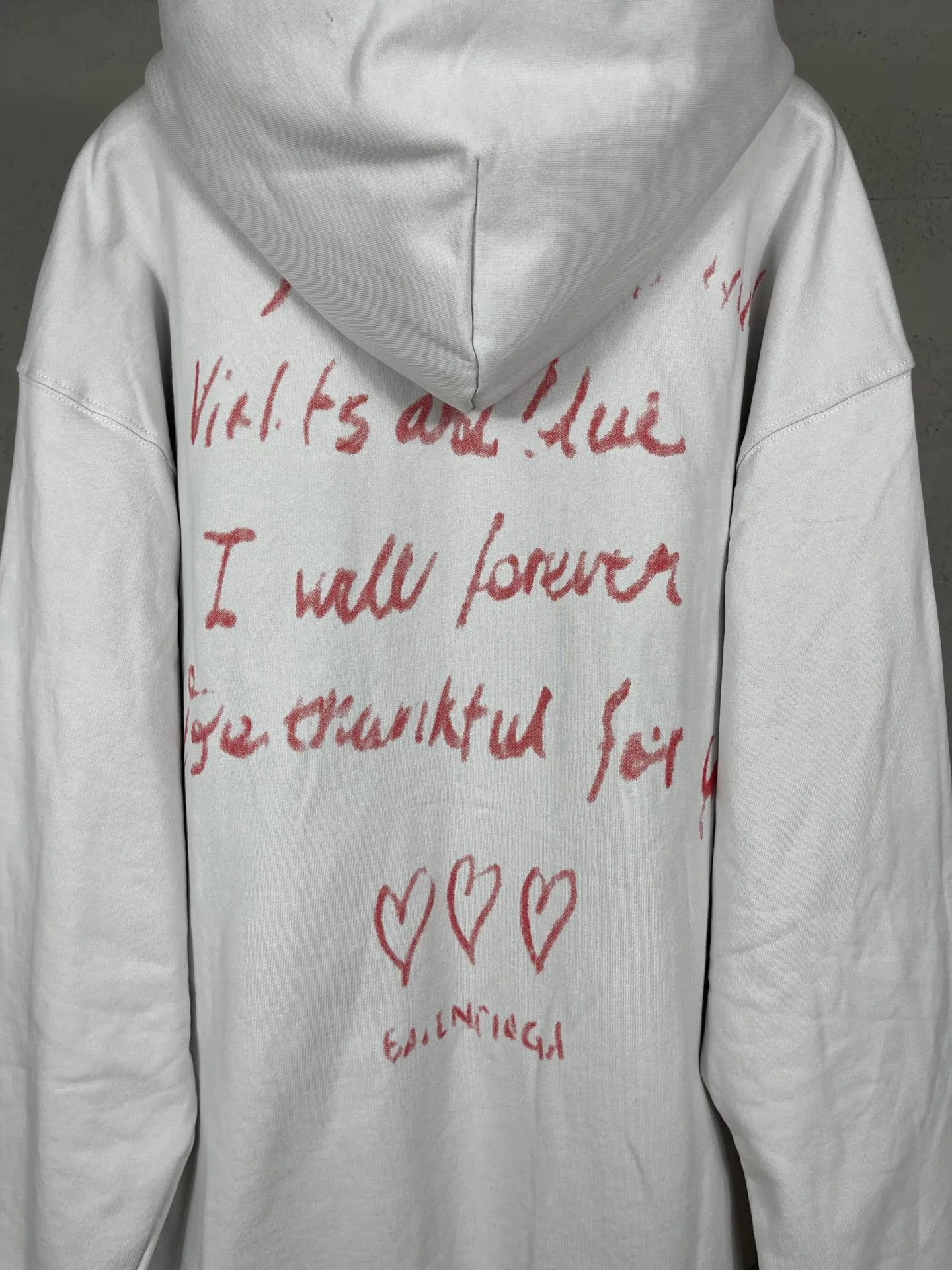 🅿️380 real photos [Top version. Official website quality] BALENCI*GA/Paris.SS25 latest model, Paris Valentine’s Day limited edition. Washed and distressed hooded sweatshirt with direct English print on the front and back. Brick cabinets are synchronized. Genuine products are developed at the first time. Welcome to compare! . The fabric is made of Paris ZP custom-woven and dyed cotton sweatshirt. The weight is 460 grams. The cloth surface is clean. The cloth pattern is clear, soft and comfortable. The threads are dyed with no color difference. The printing uses direct-injection environmentally friendly imported materials. The letters are clear and the effect is three-dimensional. The version adopts OS loose shoulder design. Same style for men and women. Code: BL259929 Color: washed black, gray and white. Size: XS S M L