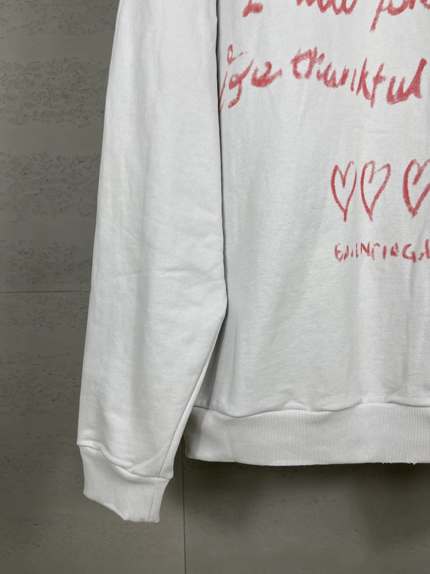 🅿️380 real photos [Top version. Official website quality] BALENCI*GA/Paris.SS25 latest model, Paris Valentine’s Day limited edition. Washed and distressed hooded sweatshirt with direct English print on the front and back. Brick cabinets are synchronized. Genuine products are developed at the first time. Welcome to compare! . The fabric is made of Paris ZP custom-woven and dyed cotton sweatshirt. The weight is 460 grams. The cloth surface is clean. The cloth pattern is clear, soft and comfortable. The threads are dyed with no color difference. The printing uses direct-injection environmentally friendly imported materials. The letters are clear and the effect is three-dimensional. The version adopts OS loose shoulder design. Same style for men and women. Code: BL259929 Color: washed black, gray and white. Size: XS S M L