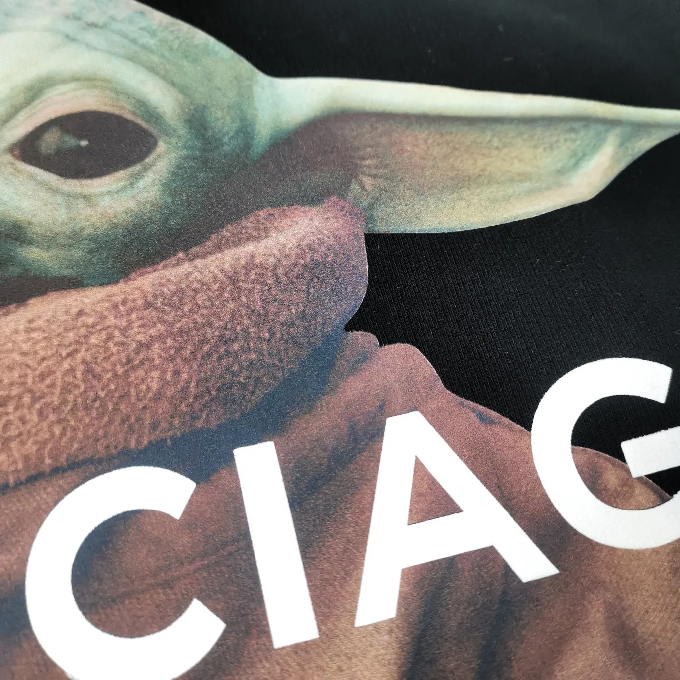 Additional details - the top proven version of BALENCIAGA Balenciaga The Mandalorian Baby Yoda pure cotton loose and breathable autumn and winter pure cotton hoodie sweatshirt for male and female couples Grogu, a character in the "Star Wars" series of film and television series, appeared in the American TV series "The Mandalorian". Grogu and Yoda are of the same race. Although he is still in the toddler stage, he is born with powerful force. This model is really explosive. The front piece is printed with Kornit digital direct printing. The color painting has an even transition of shades and a strong image. 3D restores the real texture of characters! The fabric is made of 480g imported knitted combed terry. The fabric is very silky, loose and drapey. Color: Black White Size: XS-L P:490