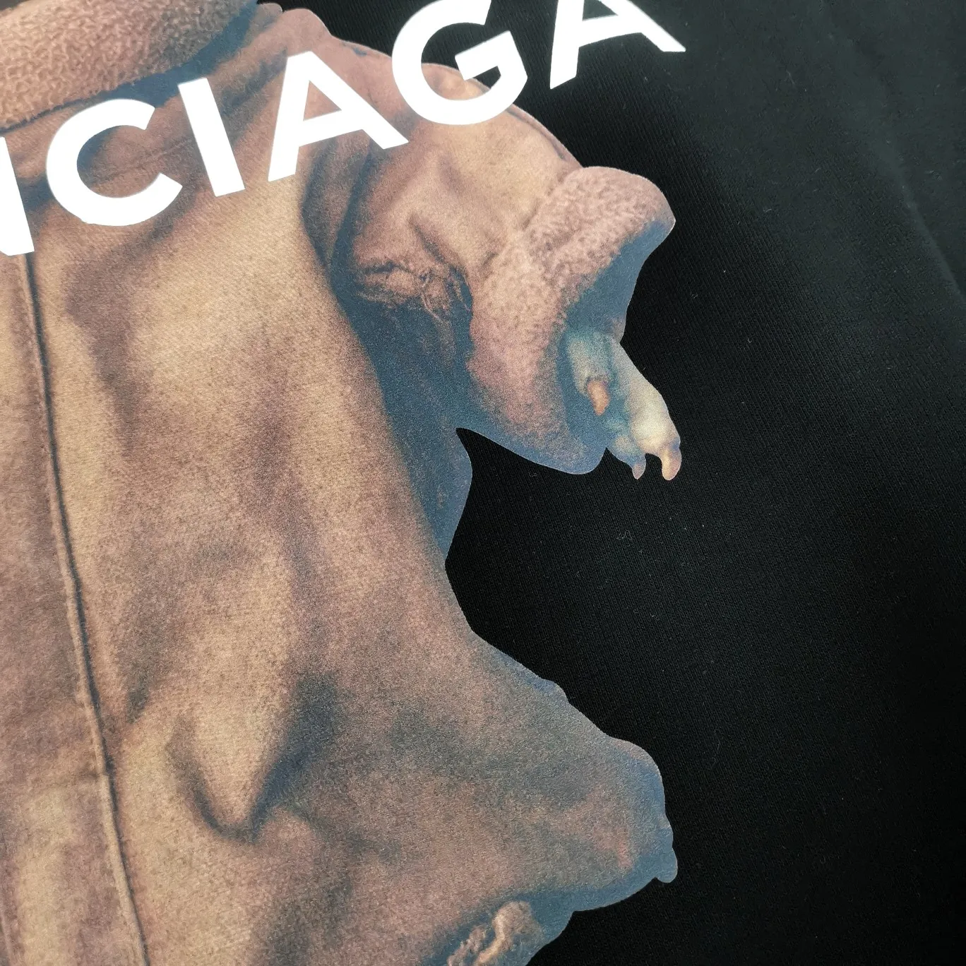 Additional details - the top proven version of BALENCIAGA Balenciaga The Mandalorian Baby Yoda pure cotton loose and breathable autumn and winter pure cotton hoodie sweatshirt for male and female couples Grogu, a character in the "Star Wars" series of film and television series, appeared in the American TV series "The Mandalorian". Grogu and Yoda are of the same race. Although he is still in the toddler stage, he is born with powerful force. This model is really explosive. The front piece is printed with Kornit digital direct printing. The color painting has an even transition of shades and a strong image. 3D restores the real texture of characters! The fabric is made of 480g imported knitted combed terry. The fabric is very silky, loose and drapey. Color: Black White Size: XS-L P:490
