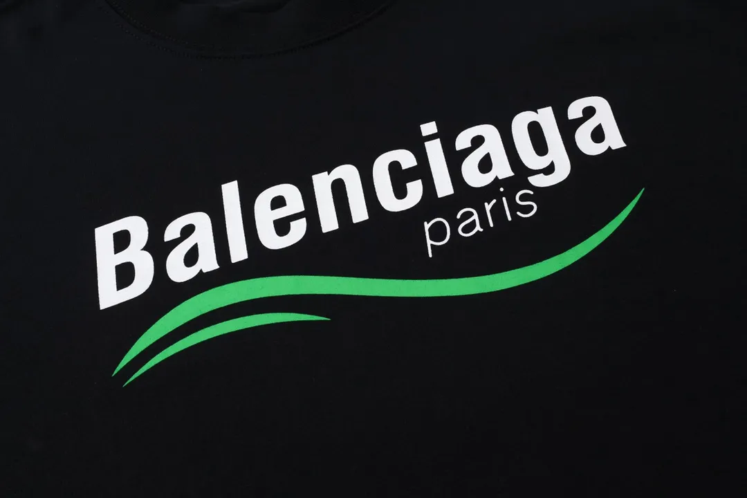 🅿️170 Detail Picture [Top version. Official website quality] BALENCI*GA/Paris BALENCI*GA#2023 new model, multi-logo classic printed short-sleeved T-shirt. The fabric is made of Paris ZP custom-woven and dyed 100% cotton double yarn compact cotton. The weight is 260 grams, the cloth surface is clean. The cloth pattern is clear. Soft and comfortable. Good color fastness. Not easy to change color. The threads are woven and dyed with no color difference. Printing uses computer direct printing. The effect is three-dimensional and has no burrs. The version adopts OS loose shoulder design. Same style for men and women. Code: BL223205 Color: Black. White Size: XS to L