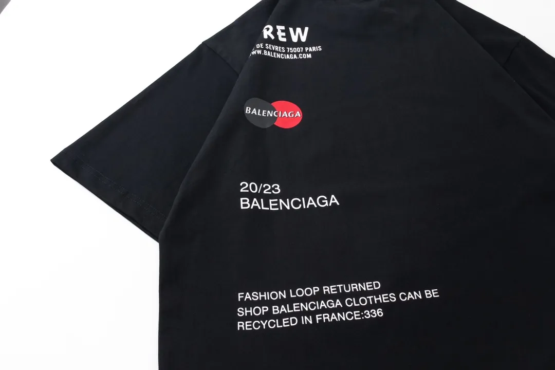 🅿️170 Detail Picture [Top version. Official website quality] BALENCI*GA/Paris BALENCI*GA#2023 new model, multi-logo classic printed short-sleeved T-shirt. The fabric is made of Paris ZP custom-woven and dyed 100% cotton double yarn compact cotton. The weight is 260 grams, the cloth surface is clean. The cloth pattern is clear. Soft and comfortable. Good color fastness. Not easy to change color. The threads are woven and dyed with no color difference. Printing uses computer direct printing. The effect is three-dimensional and has no burrs. The version adopts OS loose shoulder design. Same style for men and women. Code: BL223205 Color: Black. White Size: XS to L