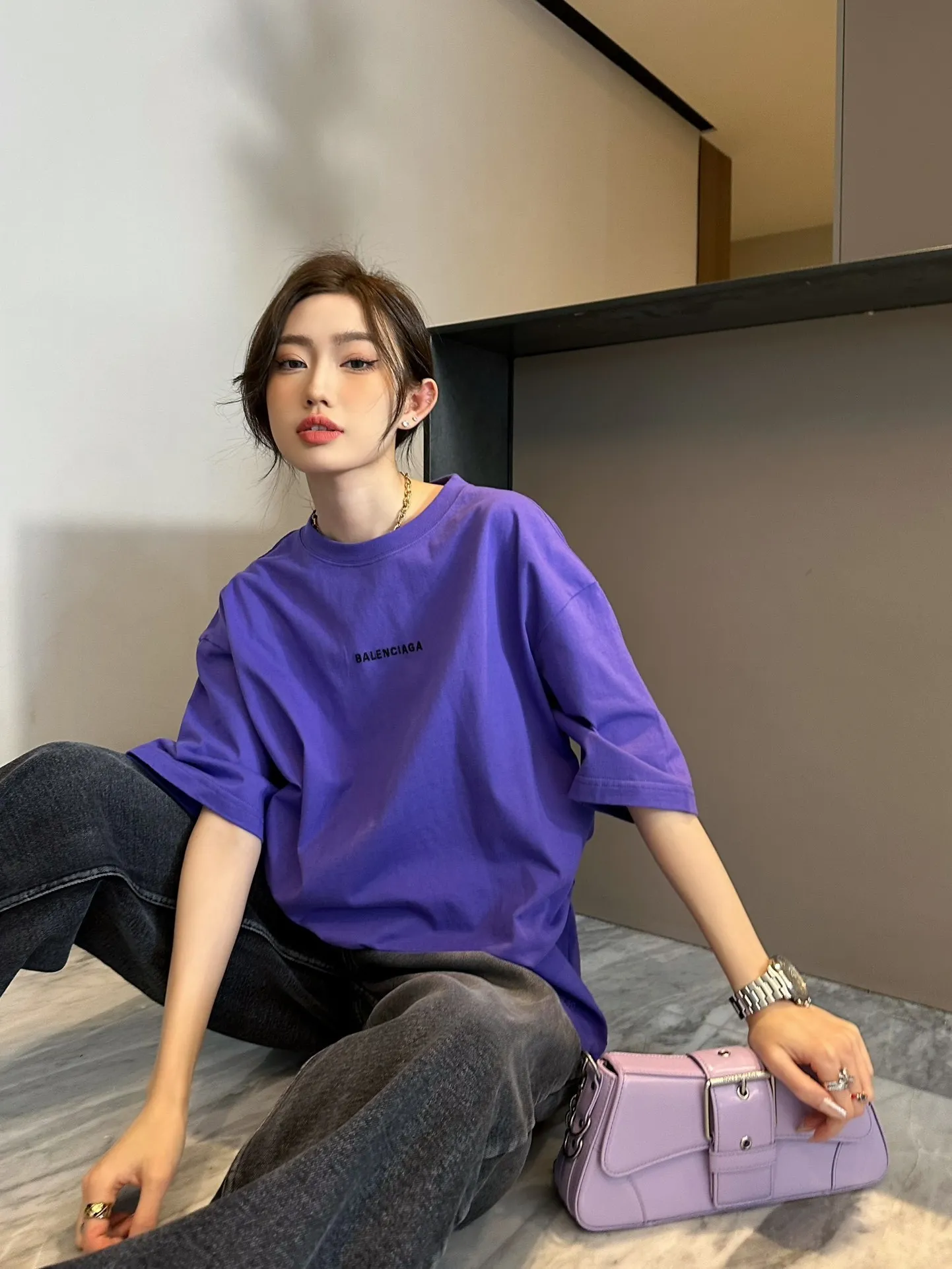 ♻️💯Upper body reference model picture❤️Top tested version BALENCIAGA Paris classic letter embroidery male and female couple star same style pure cotton loose short-sleeved T-shirt T-shirt seems to be a simple classic. The garment-making process is extremely complicated. It uses imported Tajima machine heavy-duty high-density embroidery. Fine embroidery without rough edges and stray threads is very tight. The uneven texture is obvious. 4w needle heavy embroidery for ready-made clothes. Breaking the traditional process of embroidering first and then sewing. The embroidery process is different from the market currency. Highly restore the yb effect. Custom-woven and dyed 280 grams of new color fabrics. Custom-dyed threads in the same vat with zero color difference. Exclusive high quality. Comparison welcome. Same style for men and women. Color: Dark Purple Size: XS-L P:260