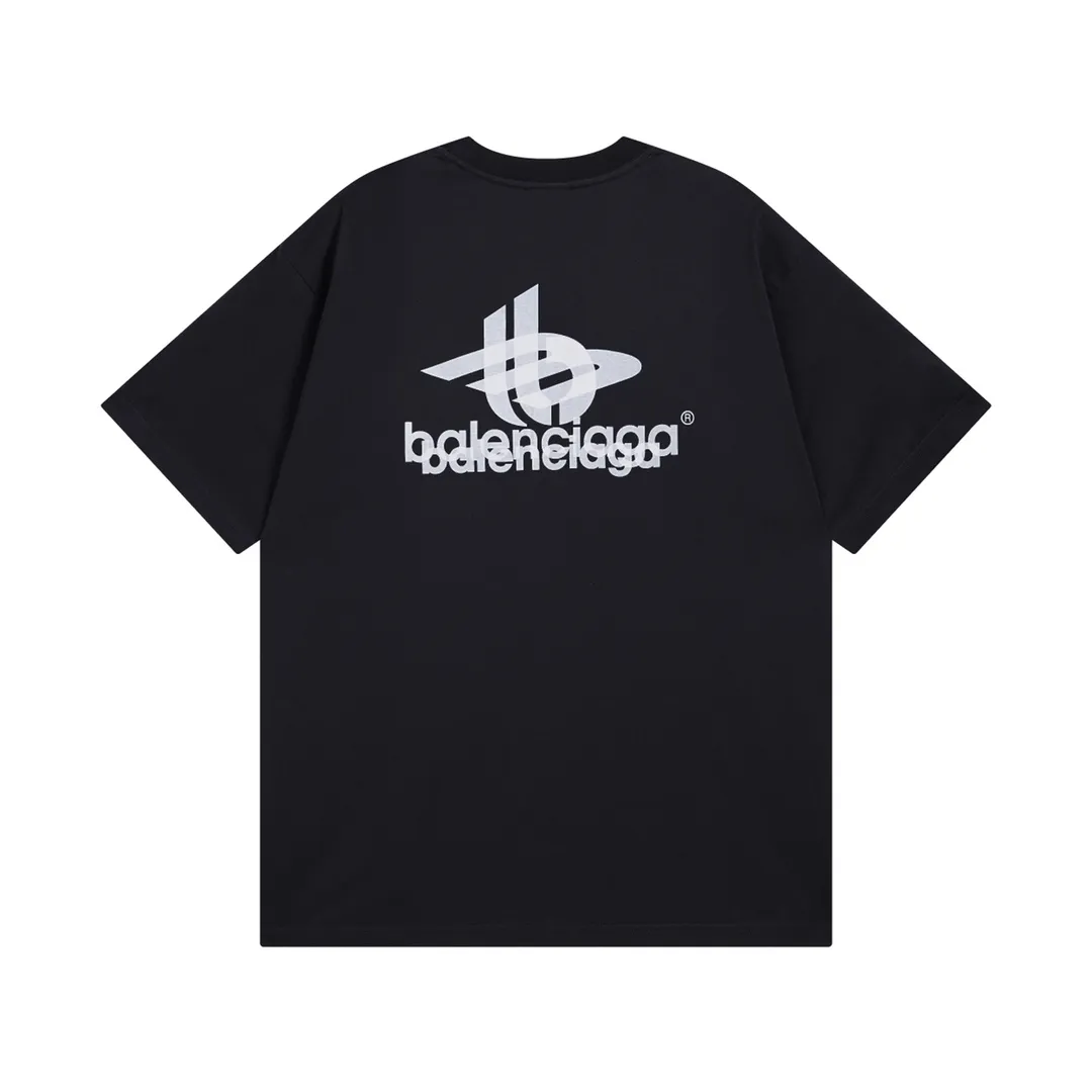 🅿️170 detailed pictures [Top version. Official website quality] BALENCI*GA/Paris. 2024 new style. Phantom double LOGO classic pattern printed short-sleeved T-shirt. Brick cabinet synchronization. Genuine product developed at the first time, happy to print and compare! The fabric is made of Paris ZP custom-woven and dyed cotton with double yarns and compact cotton. The weight is 260 grams. The cloth surface is clean. The cloth pattern is clear, soft and comfortable. The threads are dyed with no color difference. The classic printing is made of environmentally friendly imported materials, with LOGO phantom effect, clear letters and three-dimensional effect. Restore the brick cabinet. Ready-made clothes are washed and distressed, different market currency, welcome to compare, the version adopts OS loose shoulder version. Same style for men and women Coding: BL223213 Color: black, white, fluorescent yellow Size: XS to L