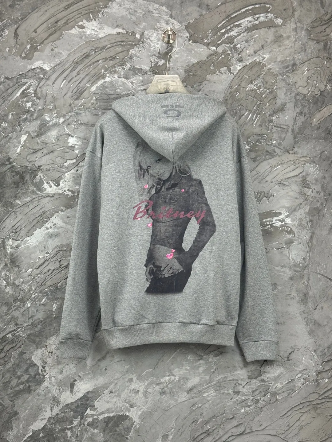 🅿️420 - BALENCI*GA Paris Music | Britney Series limited edition music series hooded zipper sweatshirt. The embroidery on the hat panel is finely embroidered by imported Tajima embroidery machine. The front and back panels are made of Conley direct injection. Customized matching hardware. The letters are clear. The effect is three-dimensional. Exclusively pattern-woven and dyed 460g fabric. Threads are dyed in the same vat with zero color difference. Brick cabinet synchronization. Welcome to compare. Same style for men and women -Color: gray -SIZE: Xs S M L style number 8982#