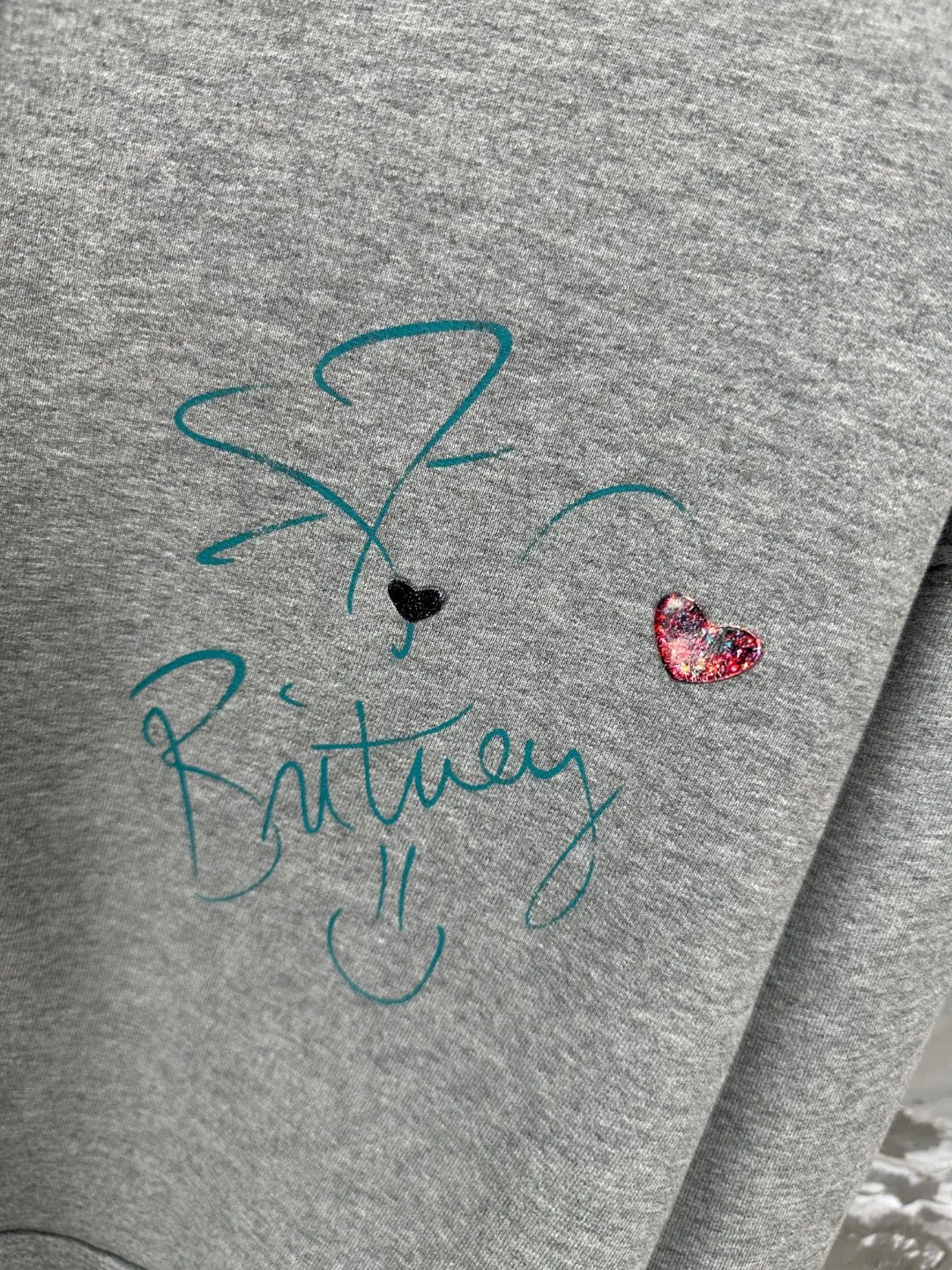 🅿️420 - BALENCI*GA Paris Music | Britney Series limited edition music series hooded zipper sweatshirt. The embroidery on the hat panel is finely embroidered by imported Tajima embroidery machine. The front and back panels are made of Conley direct injection. Customized matching hardware. The letters are clear. The effect is three-dimensional. Exclusively pattern-woven and dyed 460g fabric. Threads are dyed in the same vat with zero color difference. Brick cabinet synchronization. Welcome to compare. Same style for men and women -Color: gray -SIZE: Xs S M L style number 8982#