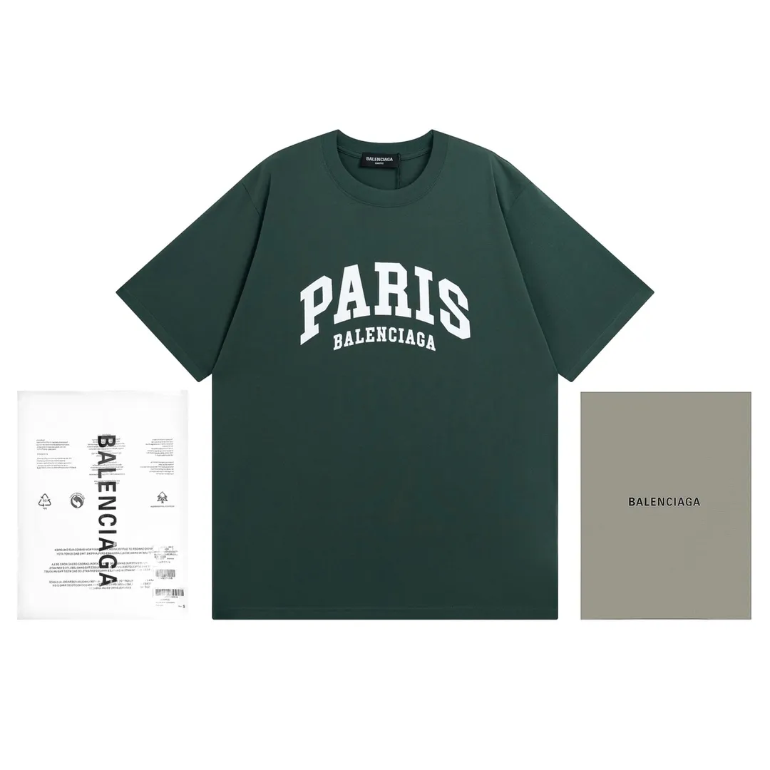 🅿️160 Detailed Picture [Top version. Official website quality] BALENCI*GA/Paris. Front-printed PARIS short-sleeved T-shirt. Brick cabinet synchronization. The fabric is made of Paris ZP custom-woven and dyed 100% cotton double yarn compact cotton. The weight is 260 grams, the cloth surface is clean. The cloth pattern is clear, soft and comfortable. The threads are dyed with no color difference. The classic LOGO is printed with environmentally friendly imported materials and precision printing screens. The letters are clear and the effect is three-dimensional, restoring the brick cabinet. Different market currencies, welcome to compare. The version adopts OS loose shoulder design. Same style for men and women. Code: BL223055 Color: white, black, army green, dark green Size: XS to L
