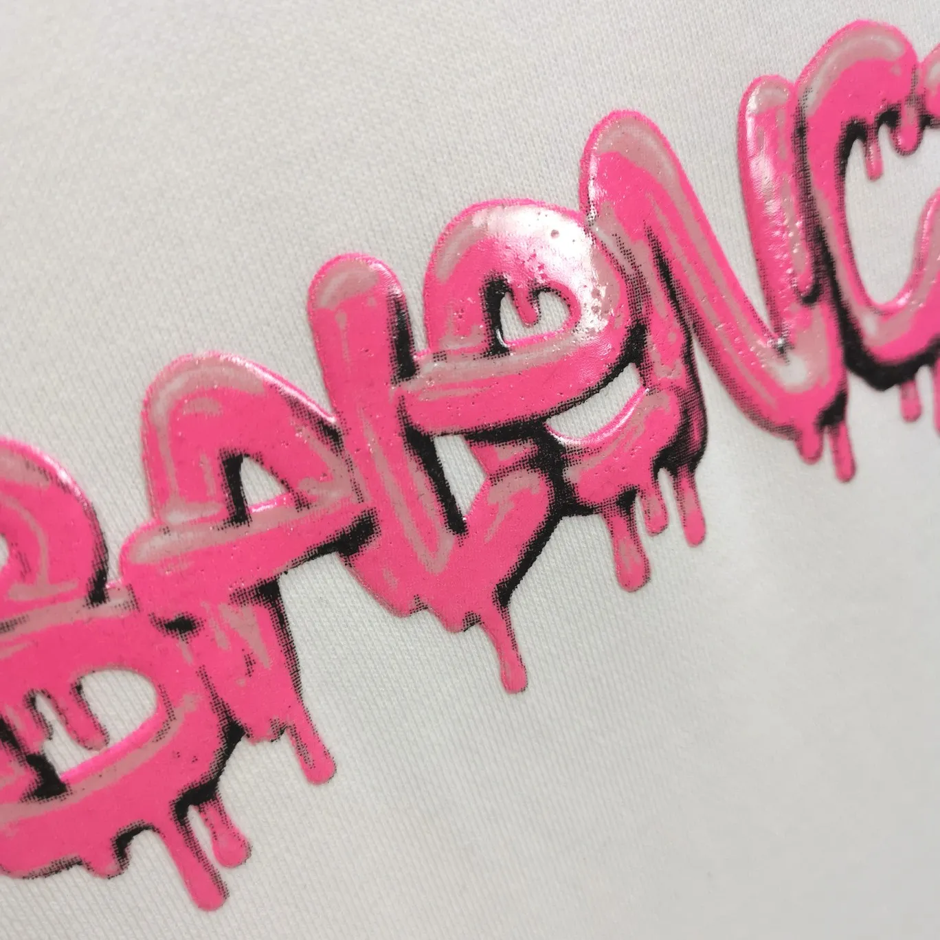 Additional details - the top tested version of BALENCIAGA, pink jelly glue dissolved pure cotton, loose and breathable, trendy brand, same style short sleeves for male and female couples. The design elements are still as simple as ever. The letters on the chest are integrated with the design of melted jelly, giving an immediate sense of high-end. 100% looped terry cotton fabric, pre-shrunk and washed, multi-dimensional handle. The printing is dot printing, cross-engraved lettering mold, inkjet-style heat transfer. The gel letters are first made and then fixed on the fabric through high-temperature pressing. The elements are simple and versatile. They look great in any combination. Color: black, white, light gray. Size: XS-L P:450