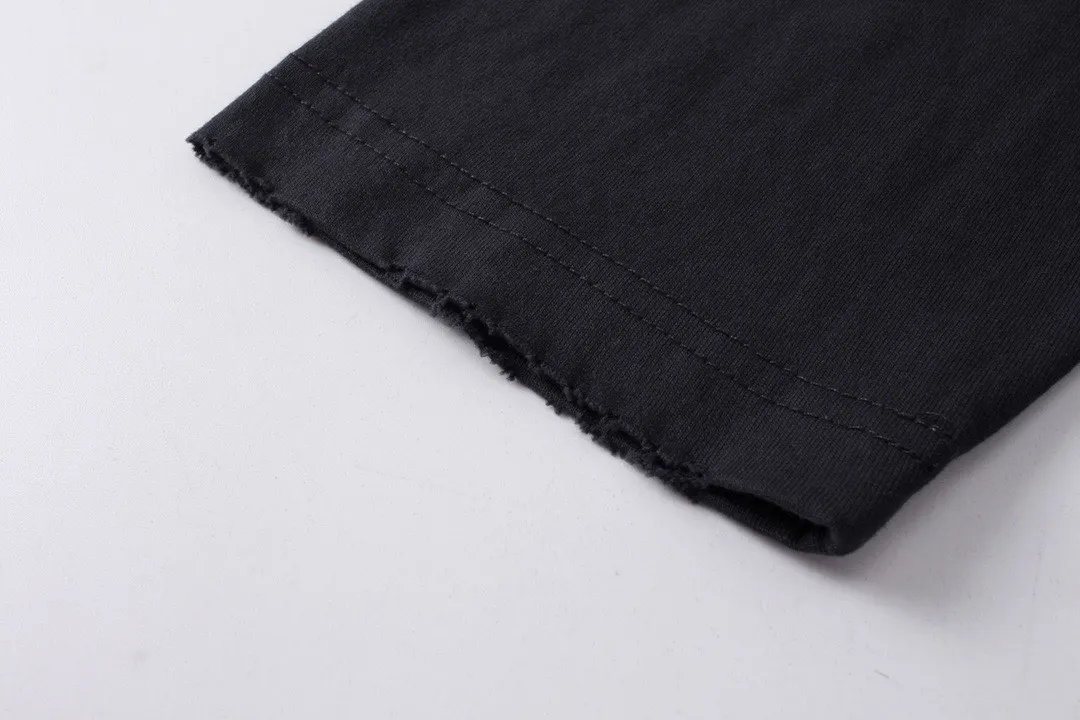 🅿️216 Real photos [Top version. Official website quality] BALENCI*GA/Paris. 23ss latest classic model. Front and rear tape direct printing. Ready-to-wear washed and worn long-sleeved T-shirt. Genuine product developed at the first time, brick cabinet synchronization. Welcome to compare. The fabric is made of Paris ZP custom-woven and dyed 100% cotton with double-yarn compact cotton. The weight is 260 grams. The cloth surface is clean. The cloth pattern is clear, soft and comfortable, and the threads are dyed with no color difference. The classic pattern is directly sprayed by a direct injection machine. Environmentally friendly imported materials, three-dimensional effect. Restored brick cabinet. The garments were washed and aged, and polished by many hands. Produced by ultra-heavy craftsmanship, the market currency is very different, welcome to compare. The version adopts OS loose shoulder design. The same style for men and women. Code: BL225003 Color: dark blue gray, off-white, burgundy, green, black blue, fog blue Size: XS S M L