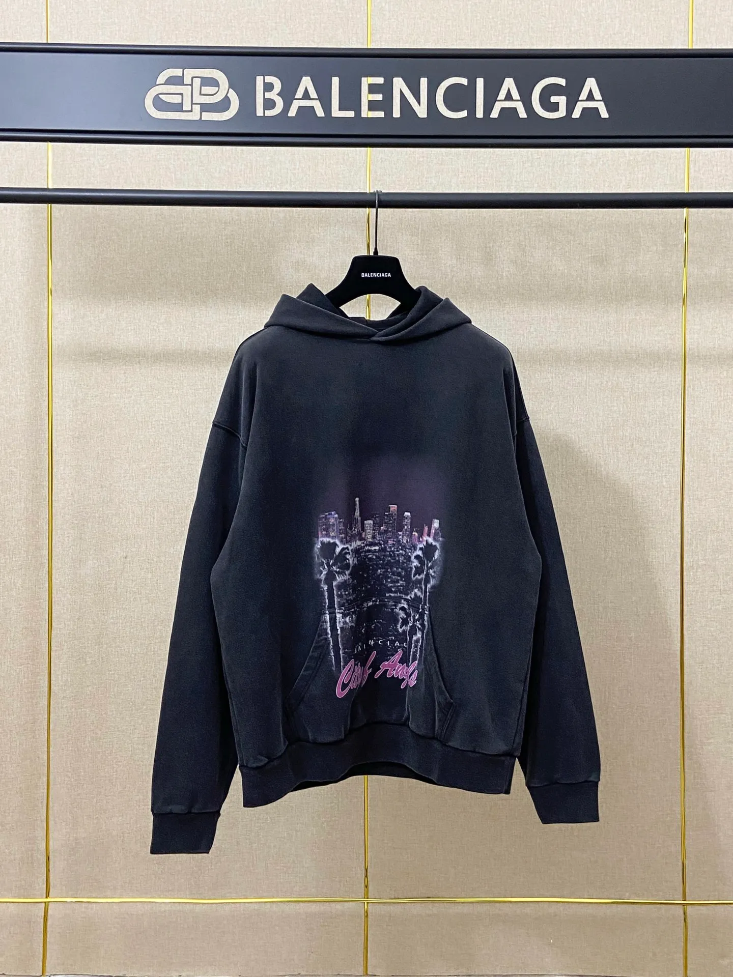 🅿️320 7205# Real photos Top version [[BALENCIA*GA] Official website quality Paris New Los Angeles Night Scene Hooded Sweatshirt OS version Loose dropped shoulders Unisex style Fabric: 480g 100% cotton terry sweatshirt Technology: Front panel digital direct printing Garment wash Distressed Fixed color Color: Washed black apricot Size: XS S M L