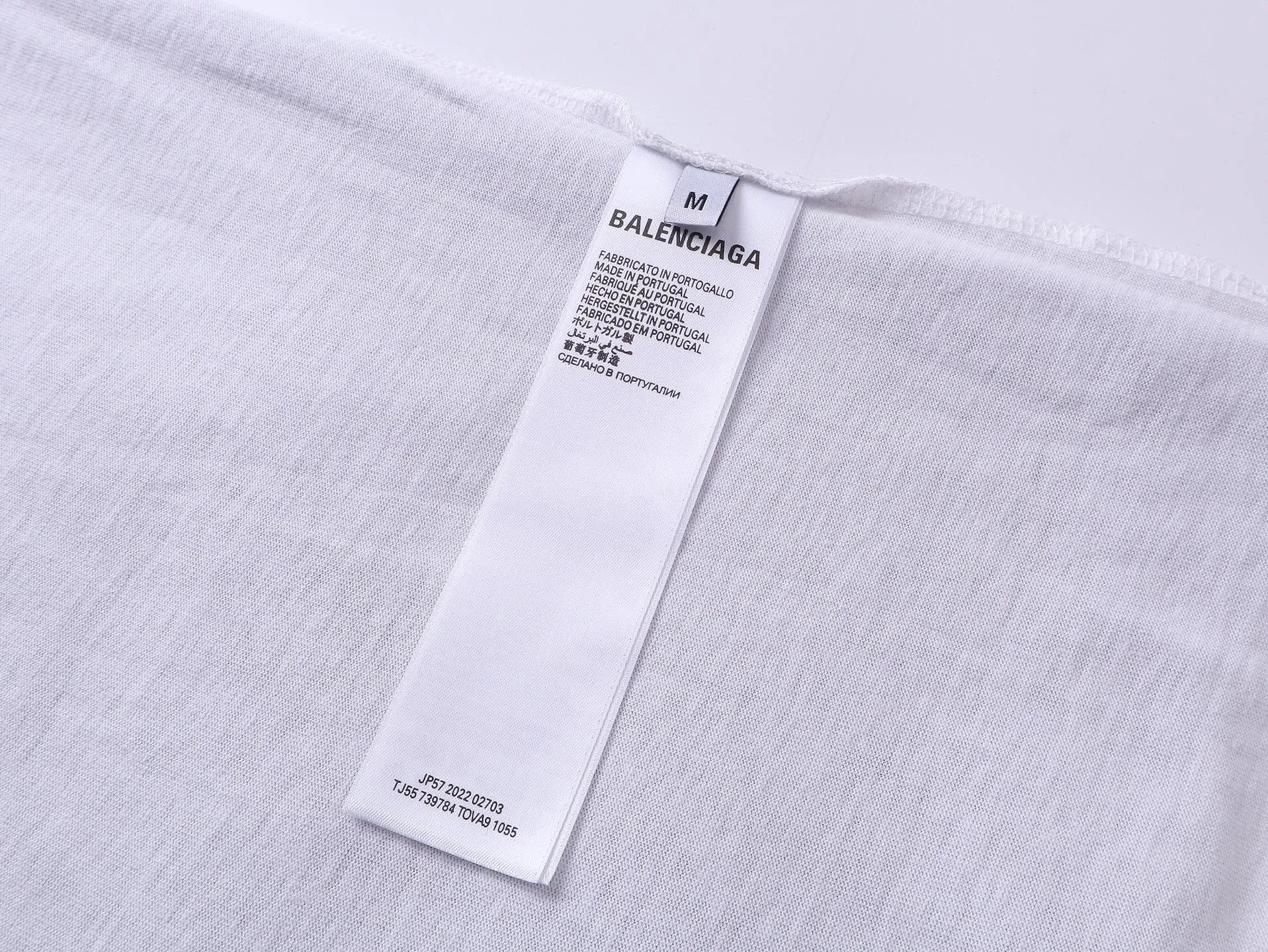 🅿️230 real shots [Top version. Official website quality] BALENCI*GA/SS25 new model. The classic Paris wave LOGO is embroidered on the front and back, double-layered two-piece short-sleeved T-shirt #SS25 latest style. Research and development at the first time, different market currencies. Comparisons welcome. The fabric is made of Paris ZP custom-woven and dyed cotton double yarn. Weighing 260 grams, the cloth surface is clean. The cloth pattern is clear, soft and comfortable. The threads are dyed with no color difference. The embroidery is done using embroidery machines imported from Tajima. Jubie market currency. Welcome to compare. The version adopts OS loose shoulder design. Same style for men and women. Code: BL253709 Color: Dark blue Size: XS S M L
