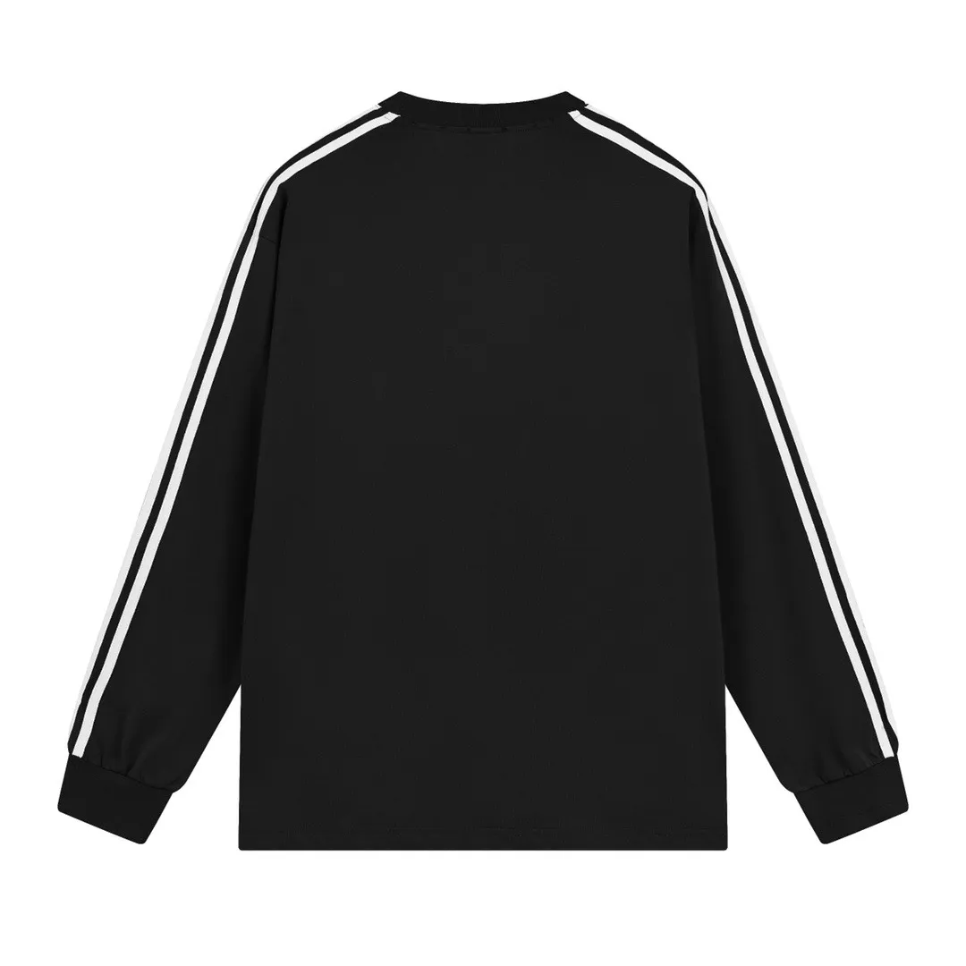 🅿️216 photos [Top version. Official website quality] BALENCI*GA/Paris co-branded Adidas Adidas clover three-stripe LOGO printed long-sleeved T-shirt #brick cabinet synchronization. Wait for a while to purchase and develop. Differentiating market currency, the fabric is made of Paris ZP custom-woven and dyed cotton double yarn. Weighing 260 grams, the cloth surface is clean. The cloth pattern is clear, soft and comfortable. The threads are dyed with no color difference. The classic pattern is printed with advanced materials, the letters are clear, three-dimensional, without burrs, and the brick cabinet is restored. Comparisons welcome. The version adopts OS loose shoulder design. Same style for men and women. Code: BL225008 Color: black, white, blue Size: XS S M L