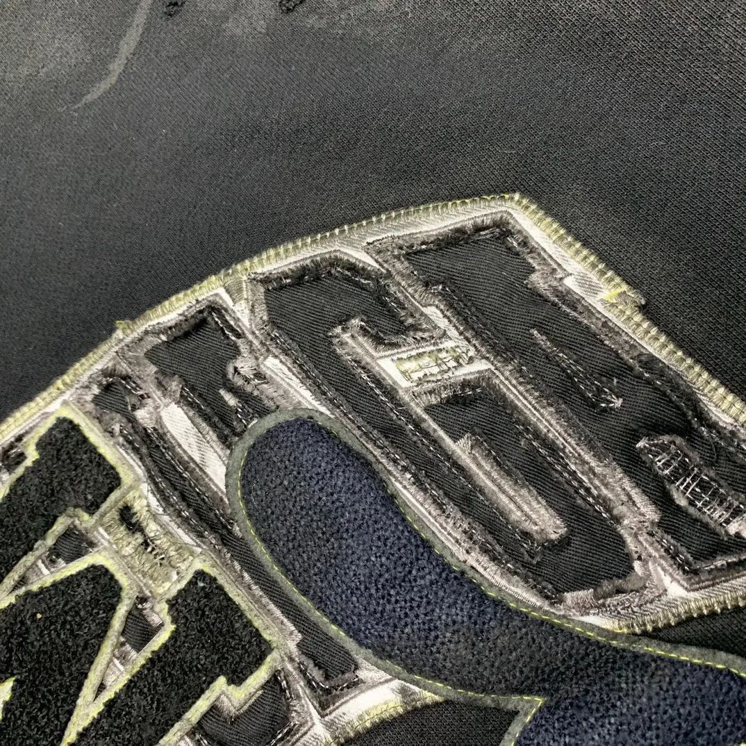 Additional details————Top-level verified version 23FW BALENCIAGA Paris Manchester United limited edition distressed male and female couple star same style pure cotton loose hooded sweatshirt [very suitable for Douyin, and other platforms! The letters in the LOGO position have been damaged and polished! 】 The fabric is custom-made washed knitted cotton terry material. The upper body is very soft. The front panel uses a classic hand pocket with a worn effect. The overall yellow and dirty effect is all artificially sprayed with majolica. It requires proficiency and experience to achieve this natural and elegant effect!  Customized towel embroidery on the chest, heavily damaged! The aging effect is very obvious! The overall artificial positioning coating is hand-made, washed and dirty. The frayed hole craftsmanship has a hand-painted graffiti effect. The arms behind the bend are made of open-stitch frayed craftsmanship. The wiring is delicate. Elastic cuff design. The whole body is hand-positioned with muddy dyeing and frayed effect! Ready-made garments are washed twice with water +➕ once with wax. It feels smooth!   The Manchester United letters and logo on the chest are designed with full embroidery and the details are visible!  Size: XS-L Color: White Black P: 470