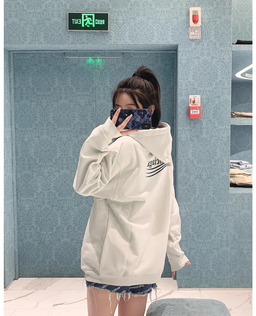 ♻️💯Upper body reference model picture❤️The top tested version of Balenciaga BALENCIAGA Cola Mailang embroidered print male and female couple stars the same autumn and winter pure cotton hoodie hooded sweatshirt. Three colors are available, ensuring the same fabric as the original version, no color difference! Customized dyeing in a package! INS, Xiaohongshu’s popular style, classics that never fade away! The king of orders in Spain, the fried chicken is highly recommended! 480% pure cotton terry fabric, comfortable and warm! Full of drape! The printing uses Tajima embroidery machine imported from Japan, which is known as the fighter among embroidery machines. The embroidery is meticulous, with no threads or skipped threads, the printing and embroidery are full and fine, and the letter spacing is consistent with ZP! Wearing it gives you full confidence and peace of mind! The labels and washes are all correct! On behalf of G at the same level! Consistent packaging at the counter! Size: XS-L Color: Purple light gray white gray P:450