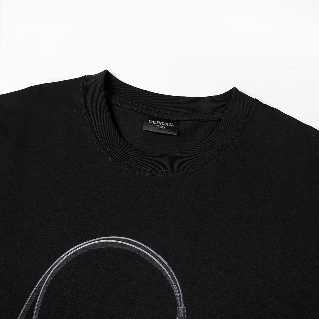 🅿️160 9118# Detailed picture Top version [[BALENCIA*GA] official website quality Paris' new no-traffic theme series crackle print short-sleeved T-shirt OS version Loose dropped shoulders Unisex style Fabric: 260g 100% cotton double yarn Technology: front and rear crackle print Garment wash Shape solid color Color: black white Size: XS S M L