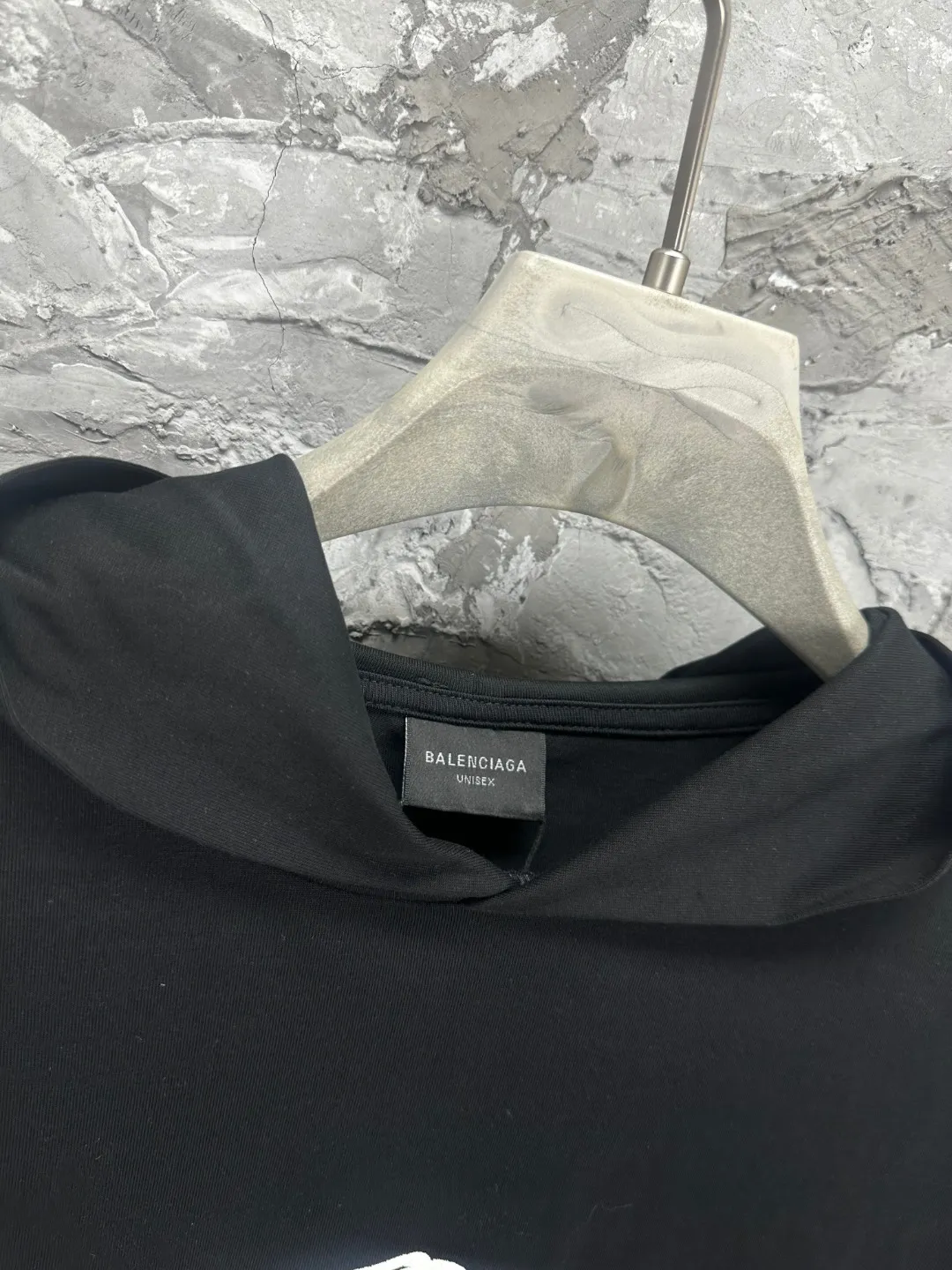 🅿️280 BALENCI*GA Paris classic small label 3M logo hooded long-sleeved T-shirt. The front and sleeves are embroidered with imported Tajima machines. The effect is three-dimensional. Restore the brick cabinet. Exclusively woven and dyed 280g fabric. The threads are dyed in the same vat with zero color difference. The version adopts OS loose shoulder version. Welcome to compare. Same style for men and women -Color: black -SIZE: Xs S M L Style No. 8642#