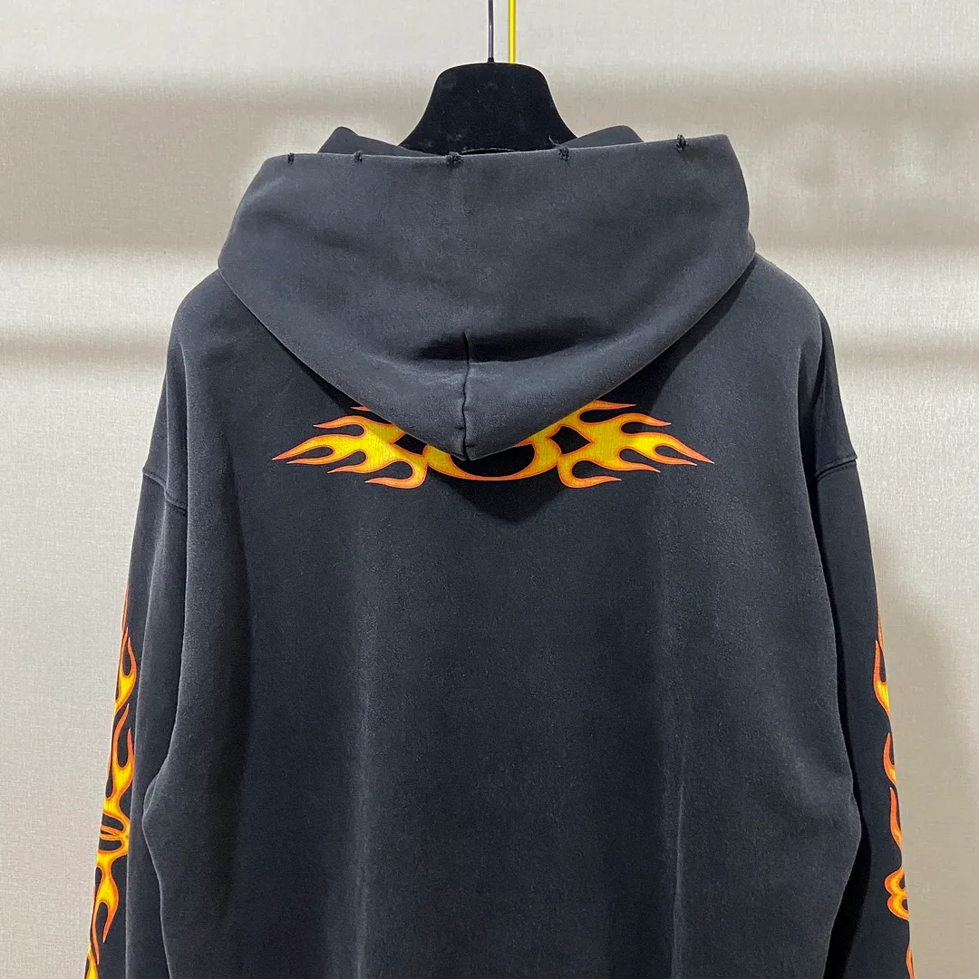 🅿️320 7145# Actual pictures Top version [BALENCIA*GA] Official website quality Paris' new double-ring flame series hooded sweatshirt OS version Loose dropped shoulders Unisex style Fabric: 480g 100% cotton terry David sweater Technology: Front and rear panels left and right sleeve printing Garment wash Distressed Worn Shaping Solid color Color: Washed black Size: XS S M L
