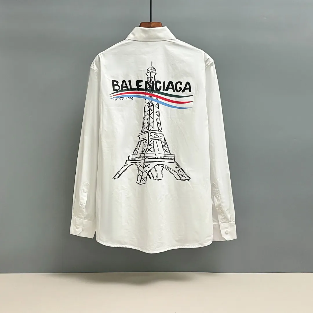 🅿️220 BALENCIAGA/Balenciaga early autumn printed embroidered shirt. Customized classic 40-count plain weave imitation Tencel Paris shirt fabric. Loose fit and three-dimensional upper body. Smooth and natural lines from shoulder line to waistline to hem. Smooth transition of lines. No unnecessary folds or accumulation. The whole body is neat and stretched. Customized Paris logo engraved buttons. Classic Paris letters embroidery on the chest. Precise stitching. Silky threading. Paired with large-area printing of the Eiffel Tower on the back. The effect is three-dimensional. The printing fits perfectly with the fabric, and there will be no problems such as color fading, peeling off, etc. Size: S M L XL