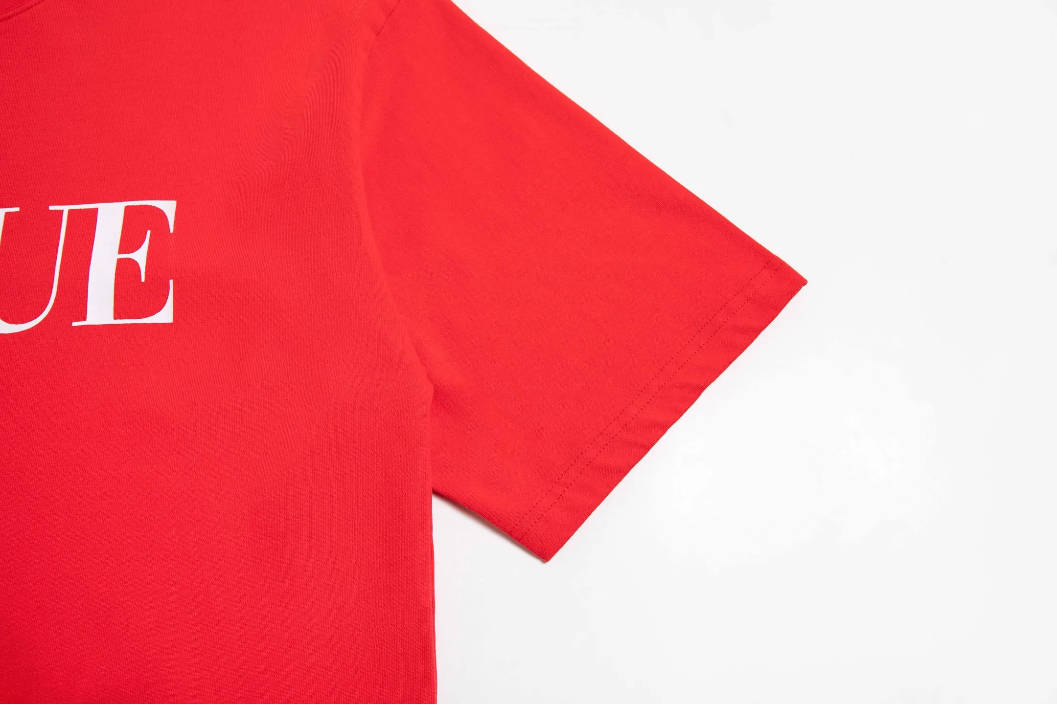 🅿️170 9175# Detailed picture Top version [[BALENCIA*GA] Official website quality Paris co-branded Balenciaga Vogue collaboration series short-sleeved T-shirt OS version Loose dropped shoulders Unisex style Fabric: 260g 100% cotton double yarn Technology: Front panel printing and back panel white ink direct spray Garment washing Shape fixation Color: Black Red Off-white Size: XS S M L