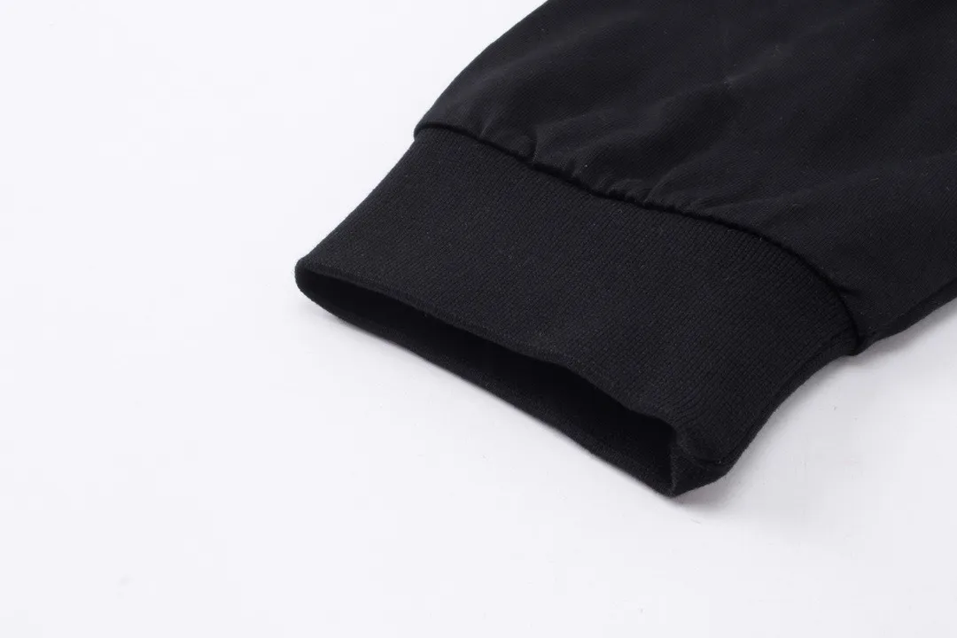 🅿️216 Real photos [Top version. Official website quality] BALENCIAGA/Balenciaga WFP World Food Agency charity limited edition #long-sleeved T-shirt. The fabric is made of Paris ZP custom-woven and dyed cotton double yarn. Weighing 260 grams, the cloth surface is clean. The cloth pattern is clear, soft and comfortable. The ribbing is dyed with no color difference. The classic pattern printing uses environmentally friendly imported glue, micro-foam printing. Precision screen. The letters are clear. No burrs. Strong three-dimensional effect. The version adopts OS loose shoulder version. Same style for men and women. Coding: BL225016 Color: white, black Size: XS S M L