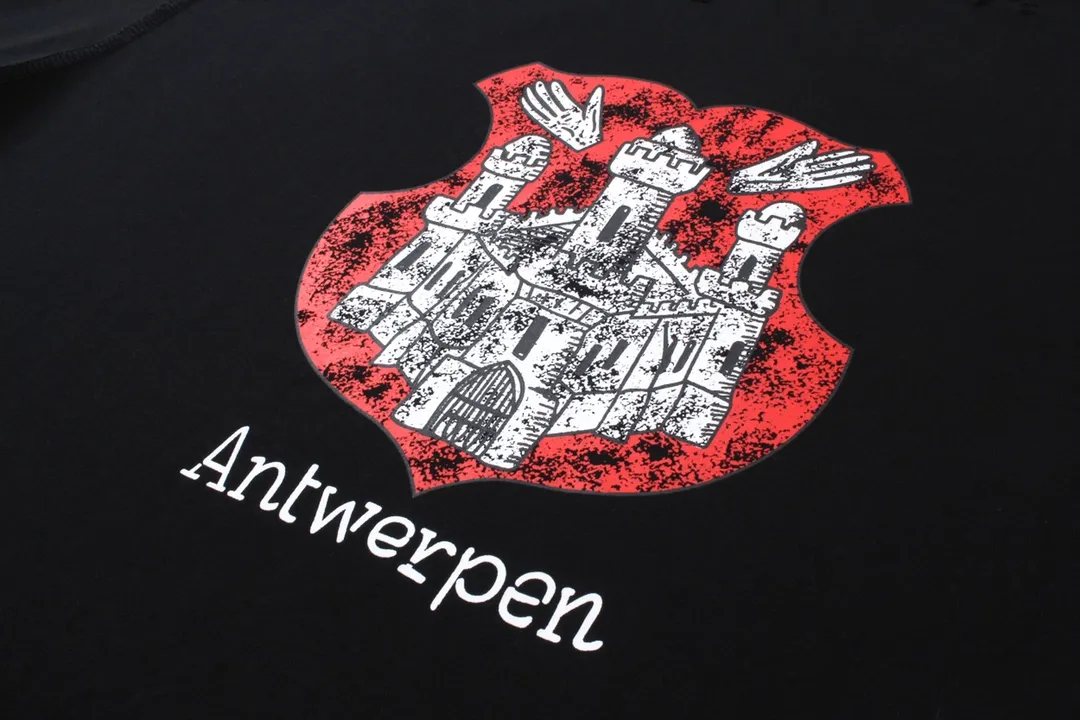 🅿️186 Detailed picture [Top version. Official website quality] BALENCI*GA/Paris Front printed ready-to-wear washed and worn new T-shirt #2024 new style with reverse stitching design. Notice! ️The original version of this style is made with reverse stitching and is worn and washed to make it look old, which is the normal practice in the market. #2024 Spring and Summer Brick Cabinet Synchronization Welcome to compare. The fabric is made of Paris ZP custom-woven and dyed cotton double yarn, with a weight of 260 grams. The cloth surface is clean. The cloth pattern is clear, soft and comfortable. The threads are dyed with no color difference. The printing uses imported environmentally friendly glue printing. The letters are clear and the pattern explodes. The brick cabinet is restored, and the version adopts the OS loose shoulder version. The same style for men and women. Code: BL223357 Color: Black Size: XS to L
