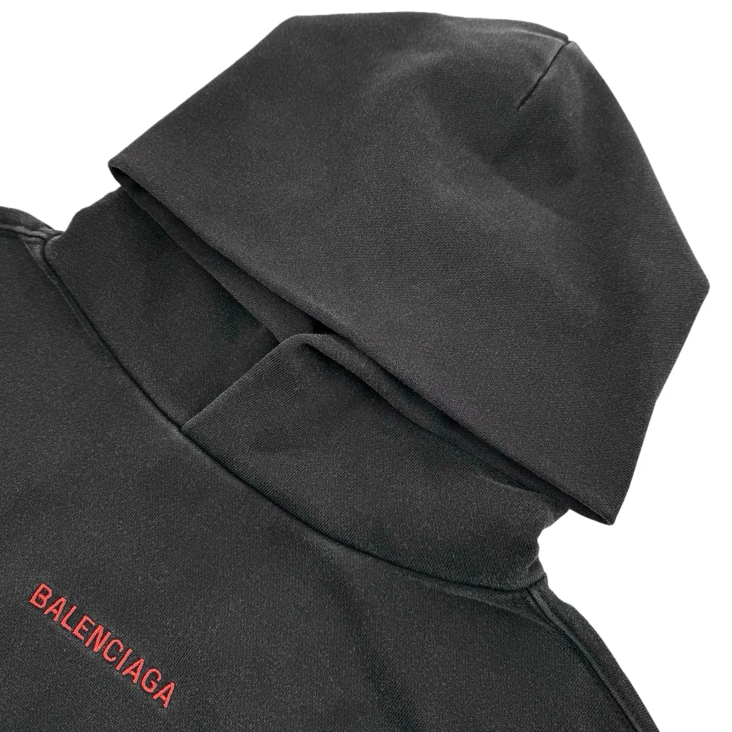 🅿️410 [Exclusive supply] BLCG front and back embroidered logo hooded sweatshirt. Original purchase and development of 8,300 yuan. The fabric is made of customized premium pure velvet soft fabric. It has a delicate touch and is comfortable and close to the skin. It uses a unique faded black as the main color. It is mysterious and charming. The minimalist and exquisite Balenciaga Back embroidery art on the chest is embellished. It is a concrete expression of the brand soul. The back panel is deconstructed with Balenciaga Back embroidery into a flowing visual storm. Use the most traditional red to embroider the most unruly soul. Drawstring-free hood design. Artists walking at the forefront of fashion use every outfit to outline their own fashion picture, using imported machine embroidery technology. Using advanced computer control systems and precise mechanical components to realize Balenciaga back embroidery operations with high precision. The lines are smooth and delicate, and the washing and coloring process is used. Special desizing agent is preferred. Next, the fabric is soaked in it to be evenly sized. After desizing, it is finally rinsed. The workmanship is extremely complicated and the loss is high. Size:S-M-L-XL