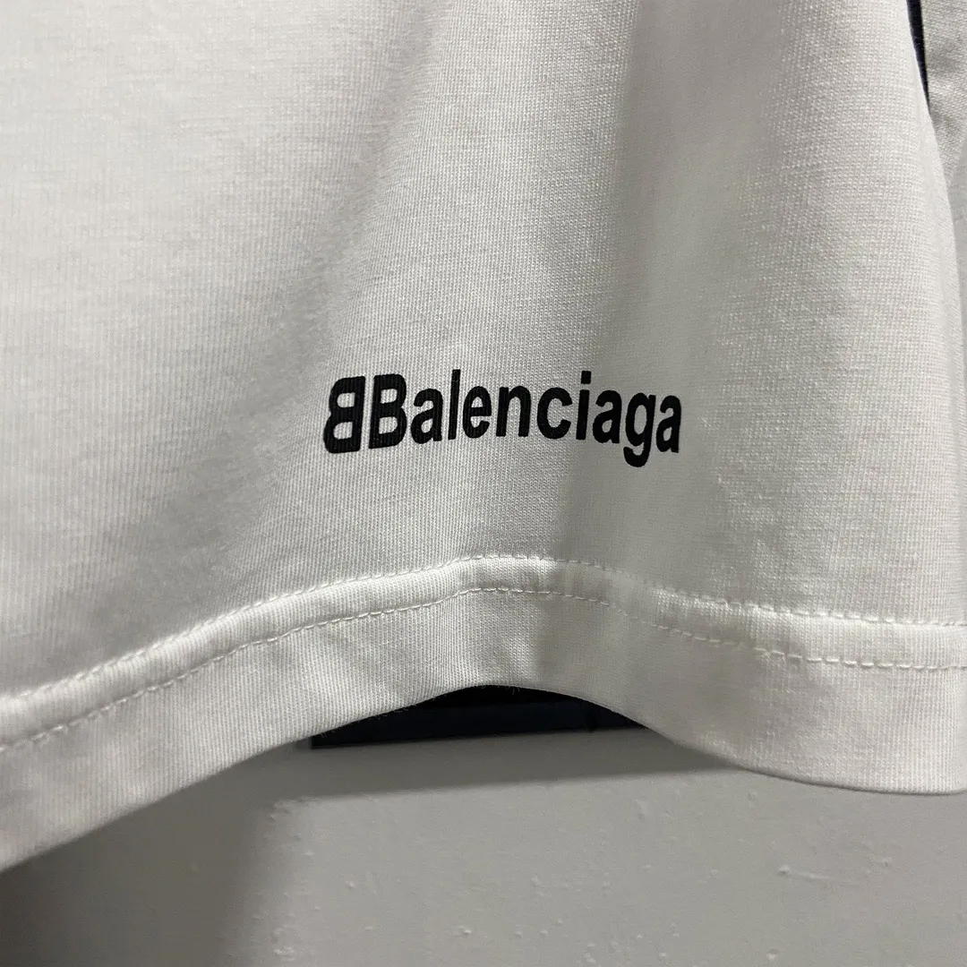 🅿️250 8151# Real photos Top version [[BALENCIA*GA] Official website quality Paris new joint football jersey long-sleeved T-shirt OS version Loose dropped shoulders Unisex style Fabric: 260g 100% cotton double yarn Process: Front and rear panel printing Front panel embroidery Garment washing Shape solid Color: Black White Pink Red Fluorescent Yellow Size: XS S M L