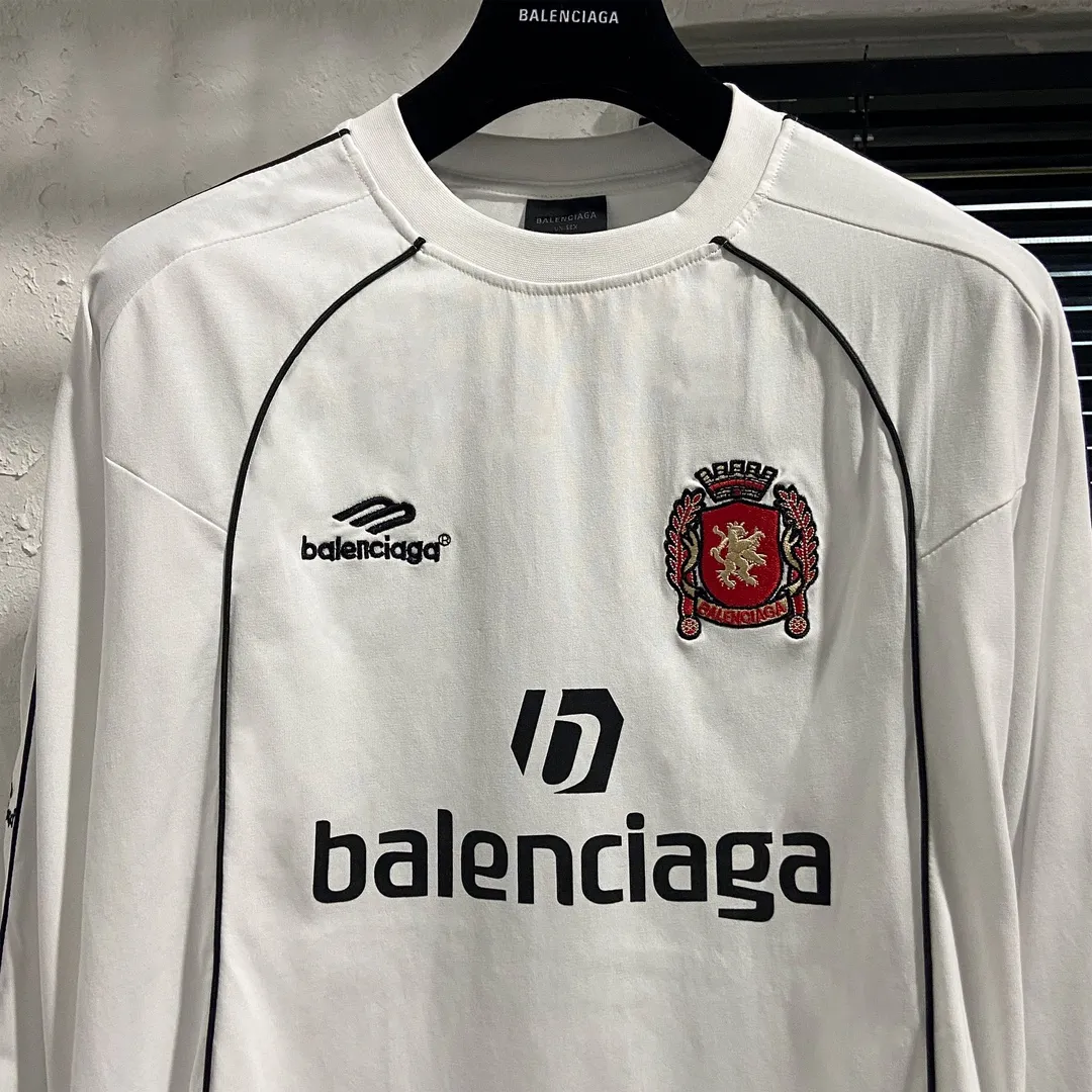 🅿️250 8151# Real photos Top version [[BALENCIA*GA] Official website quality Paris new joint football jersey long-sleeved T-shirt OS version Loose dropped shoulders Unisex style Fabric: 260g 100% cotton double yarn Process: Front and rear panel printing Front panel embroidery Garment washing Shape solid Color: Black White Pink Red Fluorescent Yellow Size: XS S M L