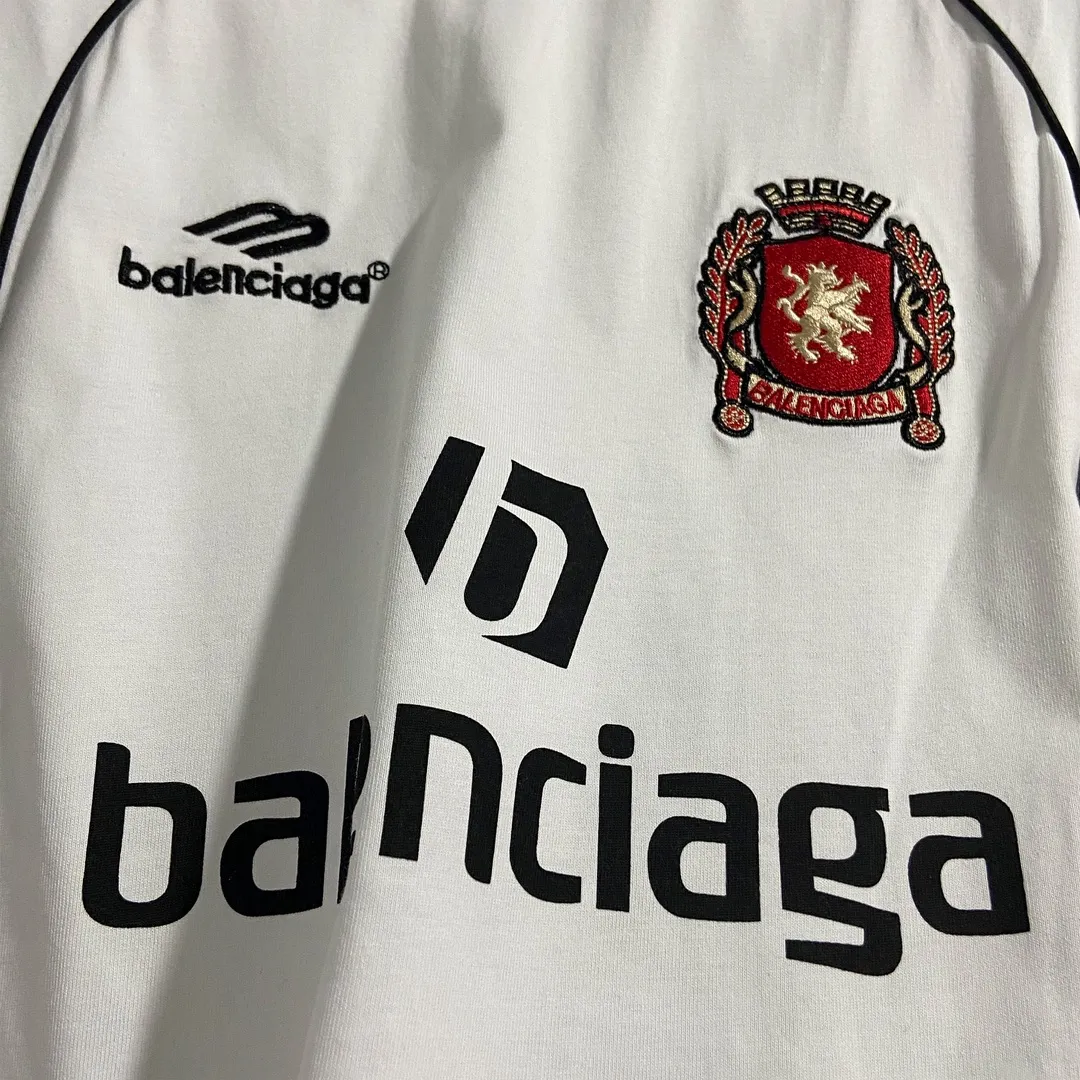 🅿️250 8151# Real photos Top version [[BALENCIA*GA] Official website quality Paris new joint football jersey long-sleeved T-shirt OS version Loose dropped shoulders Unisex style Fabric: 260g 100% cotton double yarn Process: Front and rear panel printing Front panel embroidery Garment washing Shape solid Color: Black White Pink Red Fluorescent Yellow Size: XS S M L