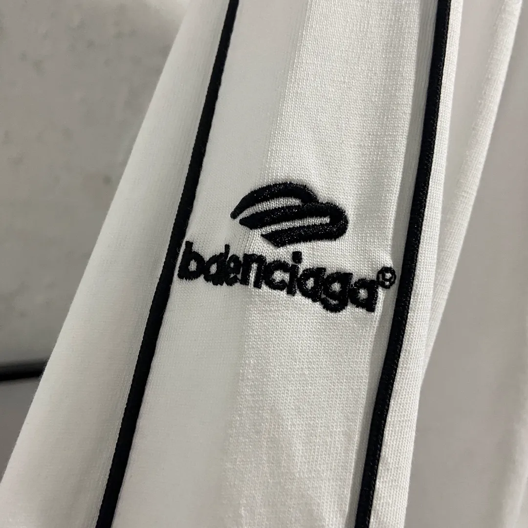🅿️250 8151# Real photos Top version [[BALENCIA*GA] Official website quality Paris new joint football jersey long-sleeved T-shirt OS version Loose dropped shoulders Unisex style Fabric: 260g 100% cotton double yarn Process: Front and rear panel printing Front panel embroidery Garment washing Shape solid Color: Black White Pink Red Fluorescent Yellow Size: XS S M L