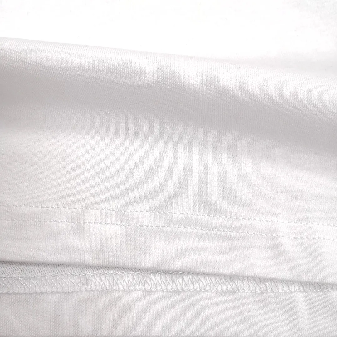 [Top version] BALENCIAGA’s new Year of the Tiger limited embroidery loose-fitting pure cotton short-sleeved T-shirt for men and women couples. Without further ado, the focus of this model’s craftsmanship is the embroidery printing on the front and back. Whoever has good machines will do it right. For this model, the embroidery machine we use is the Tajima embroidery machine imported from Japan, "known as the best embroidery model in the world", with low failure rate, thread skipping rate, and thread breakage rate. Embroidery with high precision.  3D cherry blossom thread, embroidery is meticulous and smooth. You can see the detailed pictures, even though thousands of needles are used for embroidery, the fabric will not deform. The edges and corners, the pattern transition is smooth and flat!  Color: black, white, yellow Size: XS-L P:250