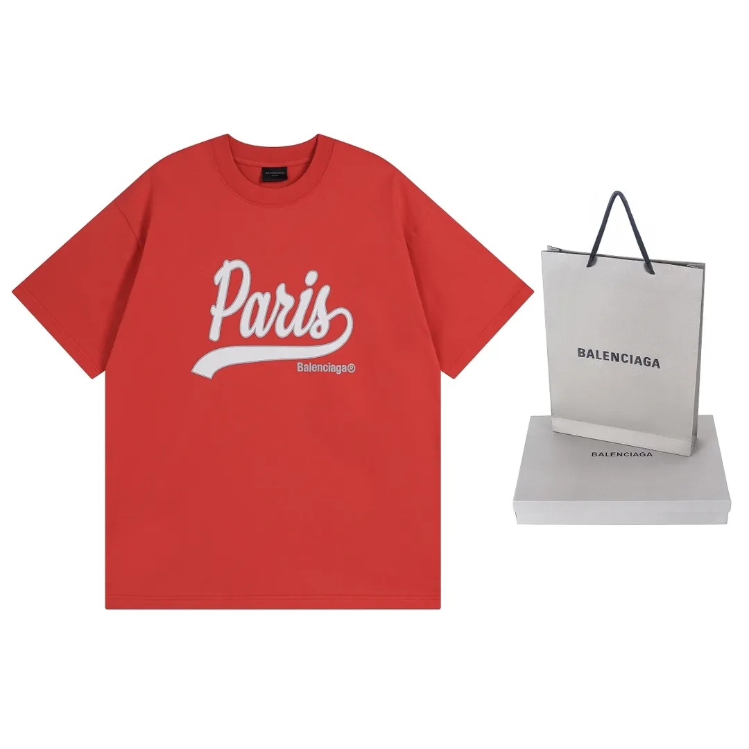 🅿️180 real photos [Top version. Official website quality] BALENCI*GA/Paris. SS24 latest model, front enjoy Paris art print short-sleeved T-shirt. Brick cabinet synchronization. Genuine product developed in the first time, happy to print and compare! The fabric is made of Paris ZP custom-woven and dyed cotton double yarn. Weighing 260 grams, the cloth surface is clean. The cloth pattern is clear, soft and comfortable. The threads are dyed with no color difference. The printing uses environmentally friendly imported materials. The letters are clear and the effect is three-dimensional. The version adopts OS loose shoulder design. Same style for men and women. Code: BL233370 Color: Hulan., Red Size: XS S M L