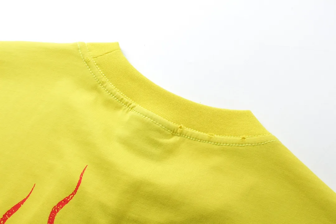 🅿️186 Detailed Picture [Top version. Official website quality] BALENCI*GA/Paris. 2024 new style flame letter LOGO destruction printed short-sleeved T-shirt. Brick cabinets are synchronized. Genuine products are developed at the first time, and you can print and compare! The fabric is made of Paris ZP custom-woven and dyed cotton double yarn. Weighing 260 grams, the cloth surface is clean. The cloth pattern is clear, soft and comfortable. The threads are dyed with no color difference. The classic LOGO is printed using environmentally friendly imported materials, with clear pattern letters and a three-dimensional effect. Restored brick cabinet. Ready-made clothes are washed, worn and distressed. Different market currency. Welcome to compare. The version adopts OS loose shoulder version. Same style for men and women. Code: BL233303 Color: black, white, yellow, gray blue Size: XS to L