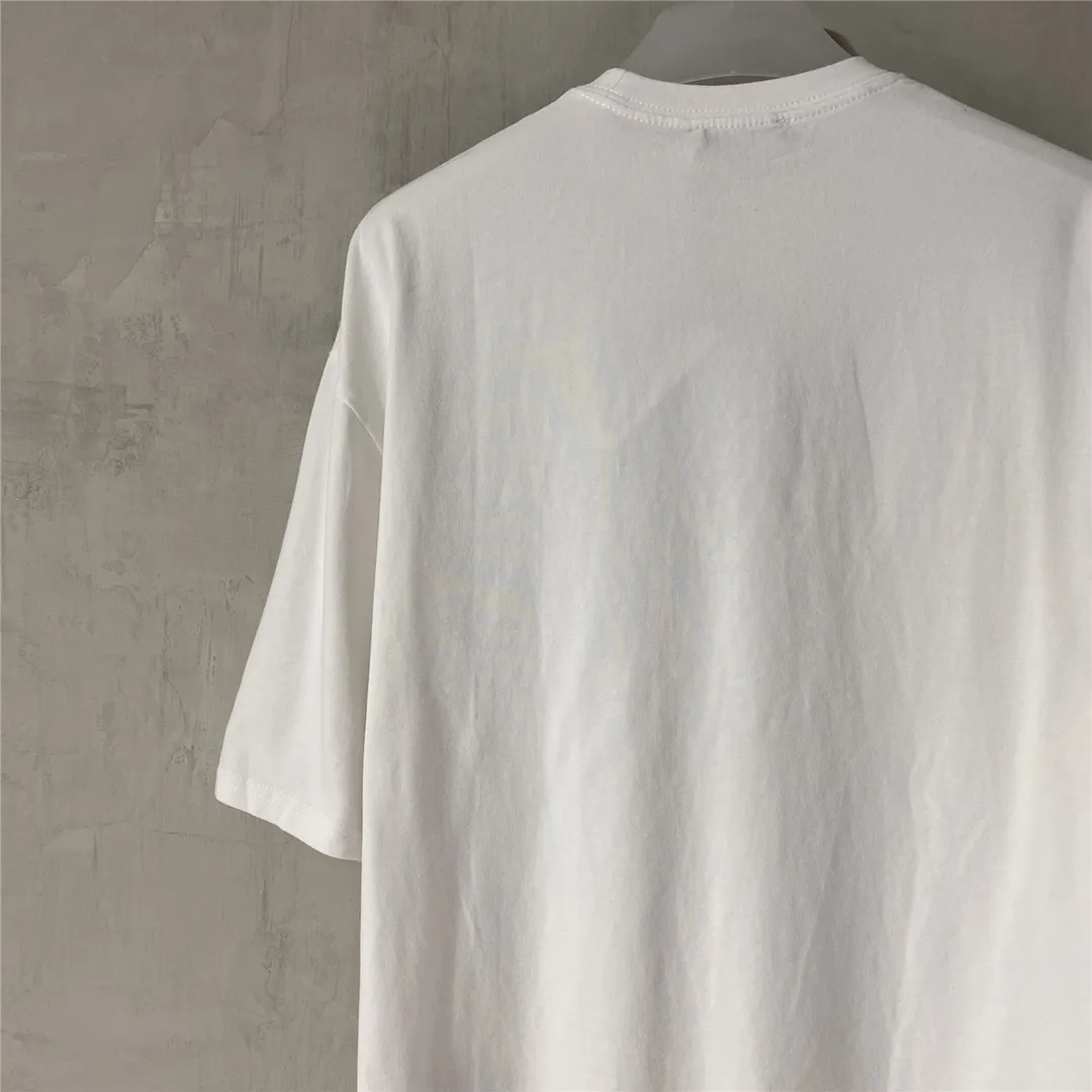 [Top tested version] Balenciag Balenciag rainbow 🌈 embroidered gradient wheat short sleeves. The original version is consistent with 32S. 280 grams of fabric. The printing process is embroidered first. White cotton yarn is used as the embroidery base, and then digitally printed on the embroidery. High-density 10,000-needle embroidery blends the brightness and saturation of the color of the letters. Full set of packaging. Guaranteed accessories. Packaging. Glossy paper. Main label. Wash water mark. Lanyard. Tag. Pin. Same as the counter Color: White Size: XS-L P:270