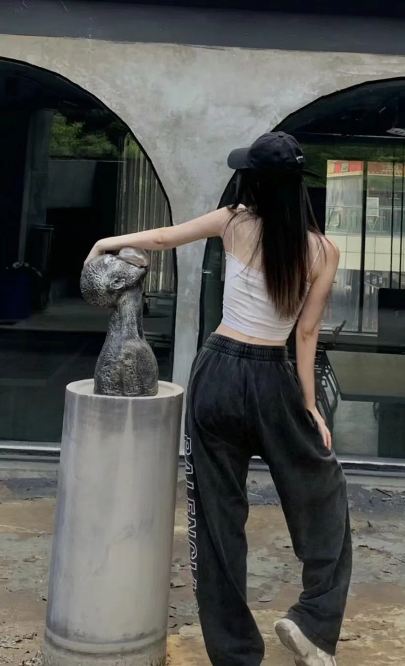 ♻️💯Upper body reference model picture❤️ Top version Balenciaga BLCG 23SS new side embroidered trousers, loose fit, same style for men and women. Color: black Size: XS S M L P: 376